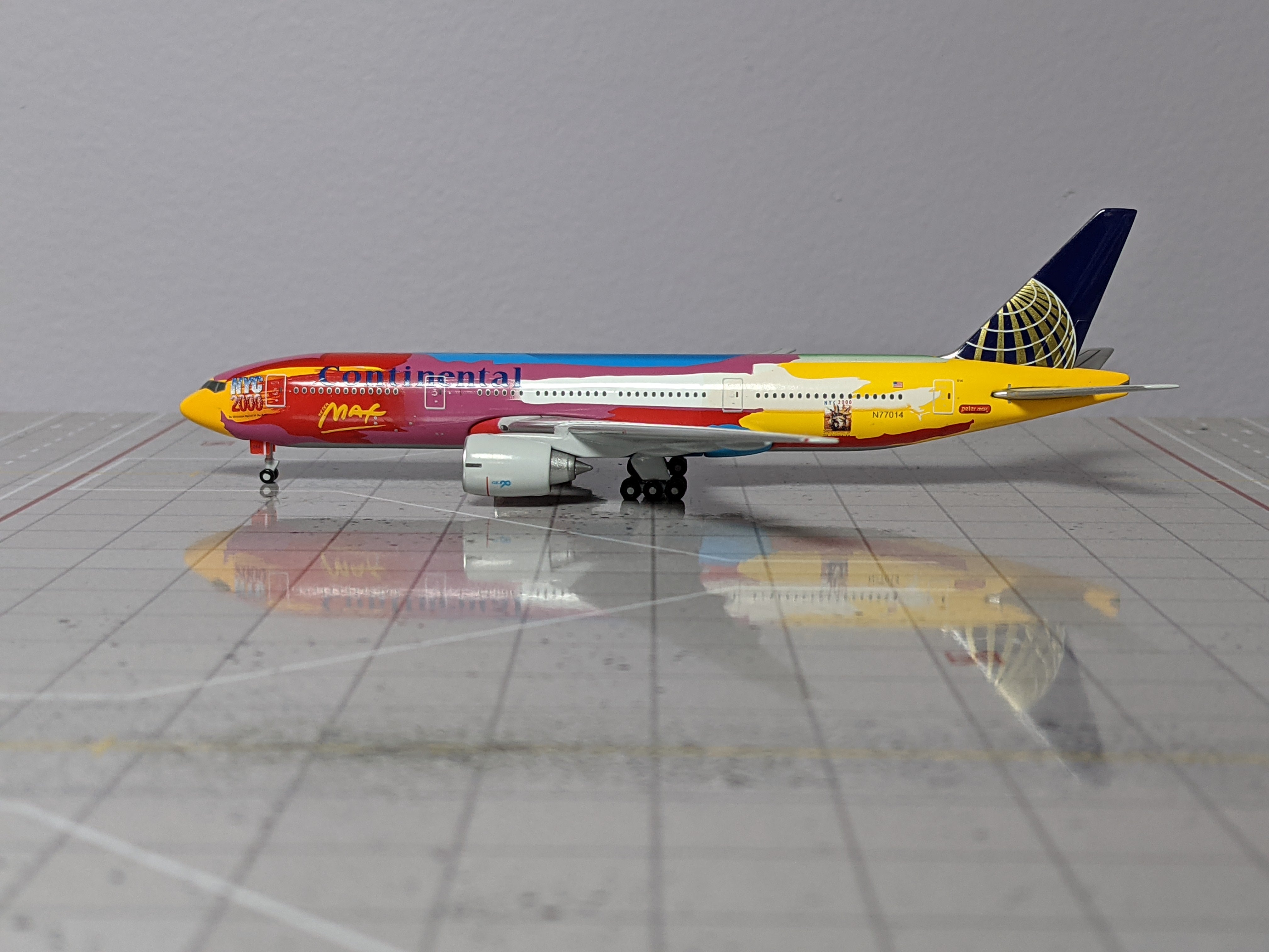 1:400 NG CONTINENTAL B777-200 N77014 'PETER MAX NYC 2000'
