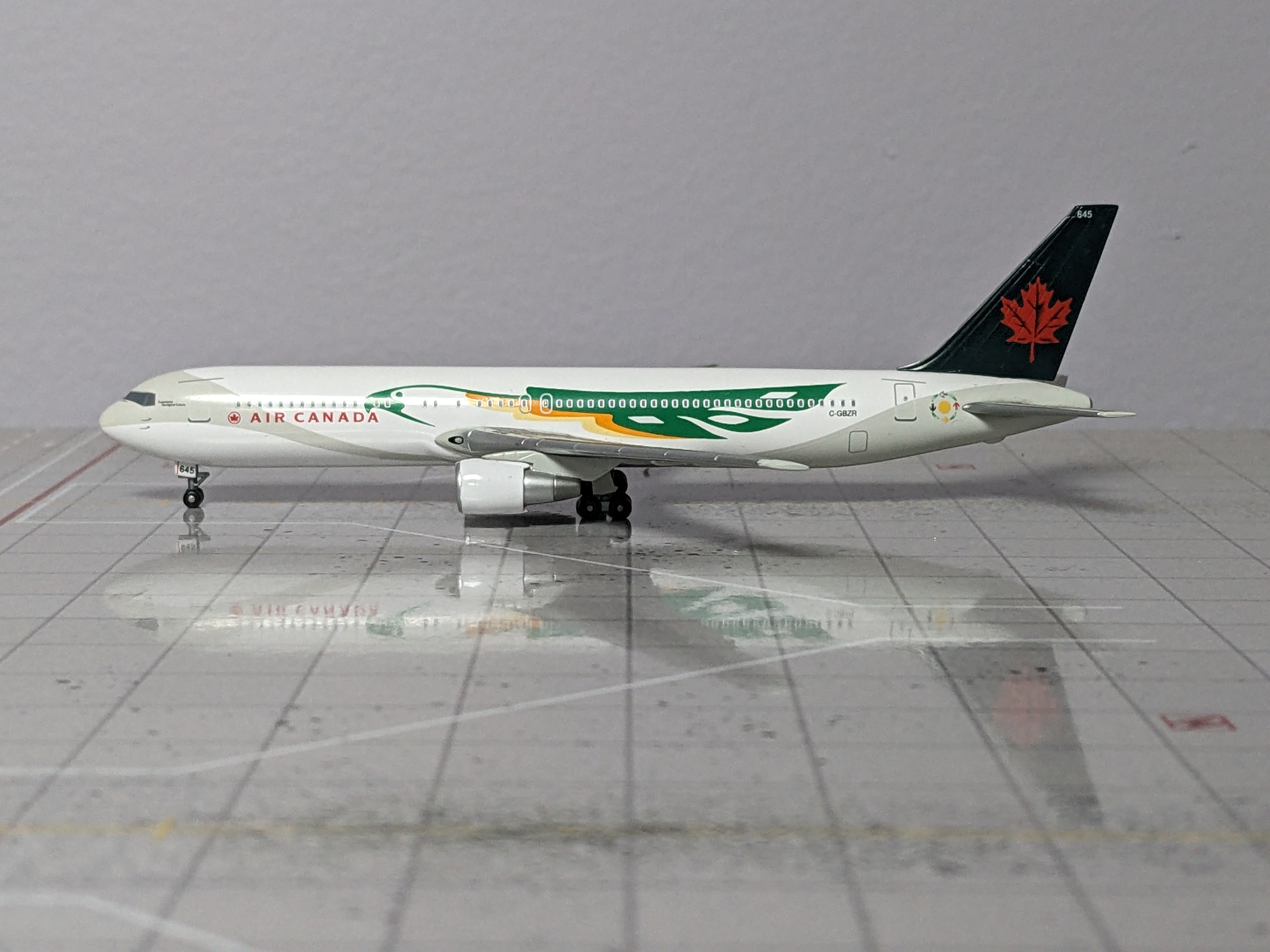 1:400 DRAGON B767-300 C-GBZR "FREE SPIRIT"