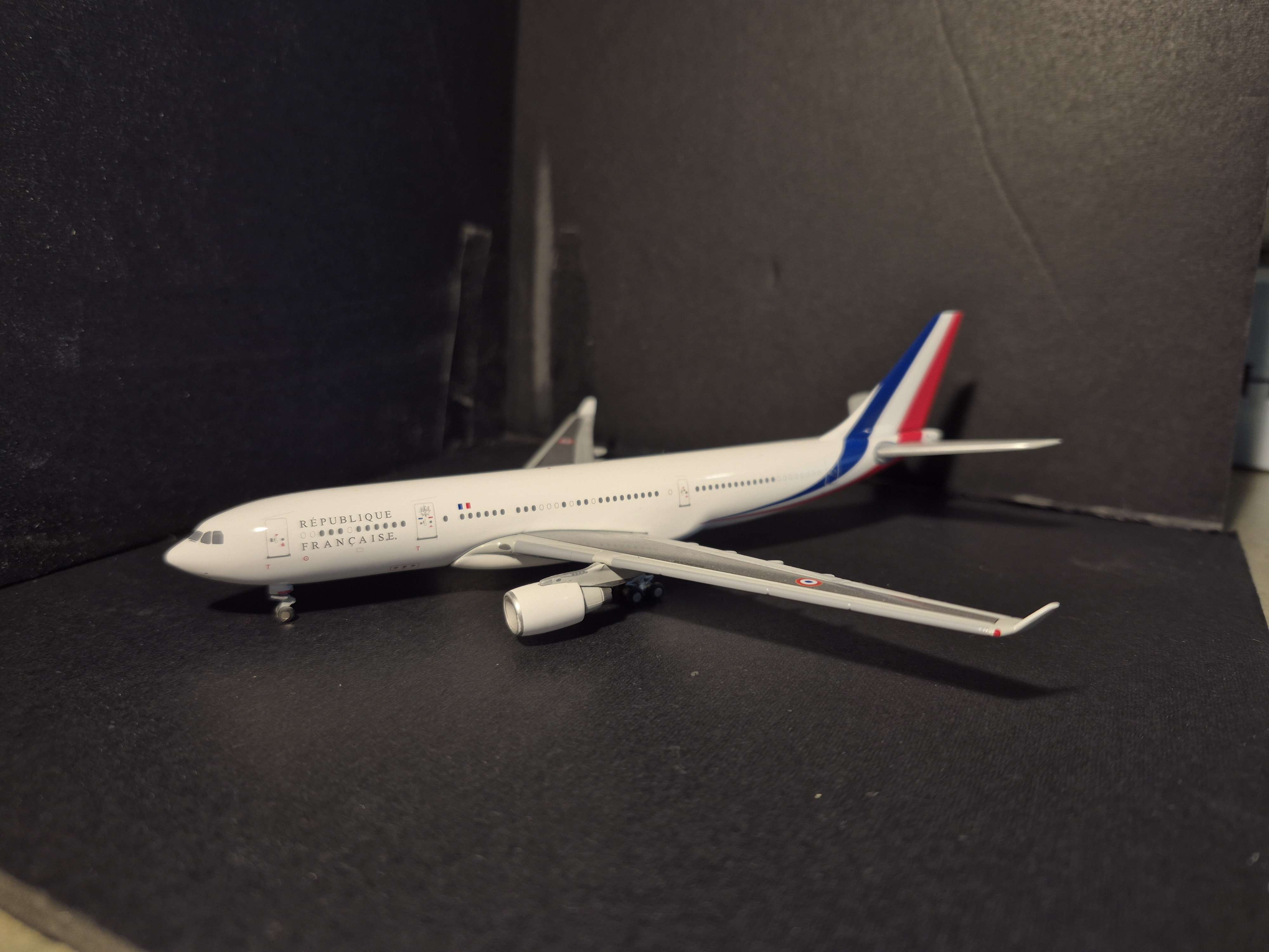 1:400 GEMINI FRENCH AIR FORCE A330-200 F-RARF