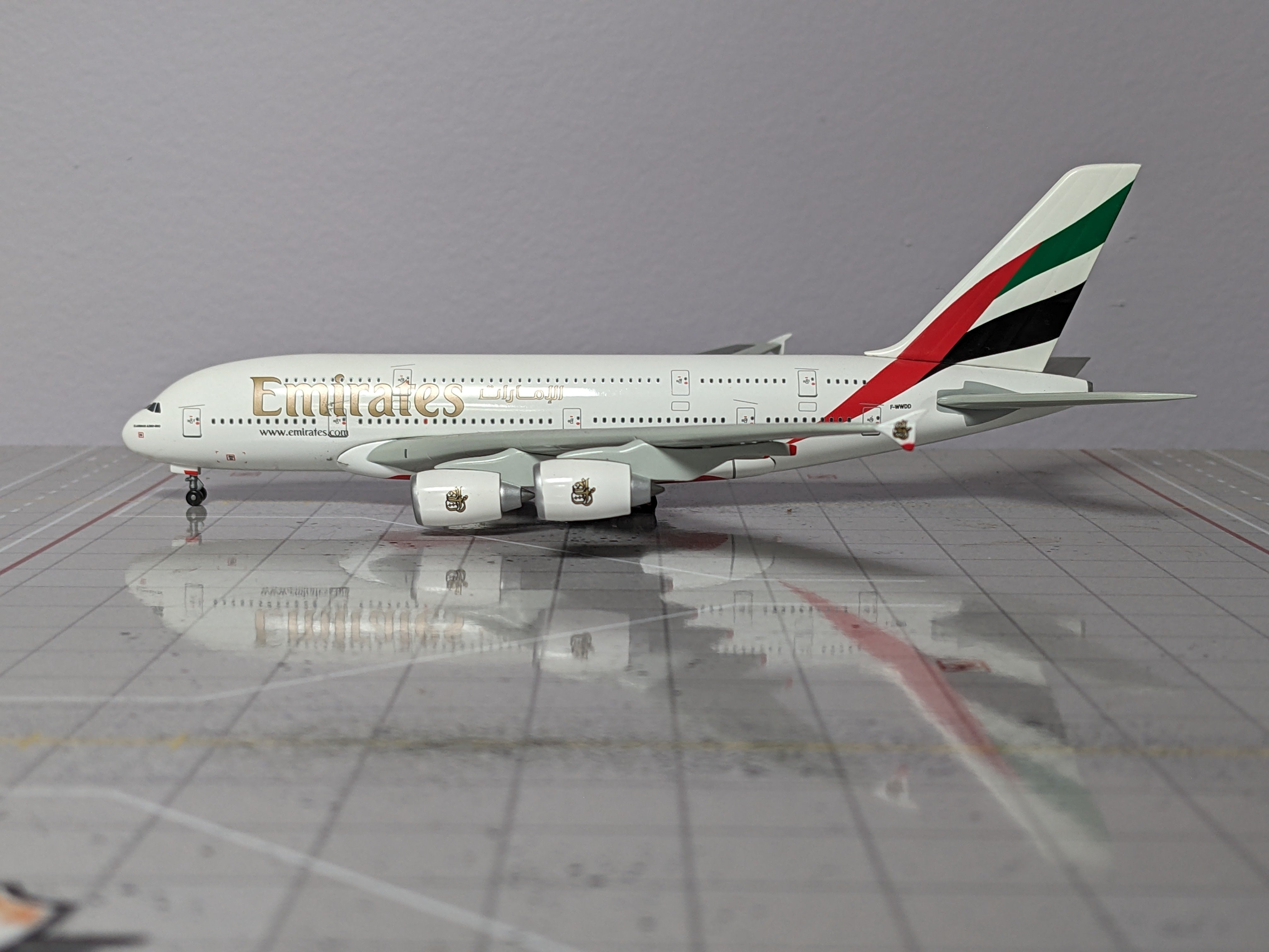1:400 DRAGON EMIRATES A380 F-WWDD