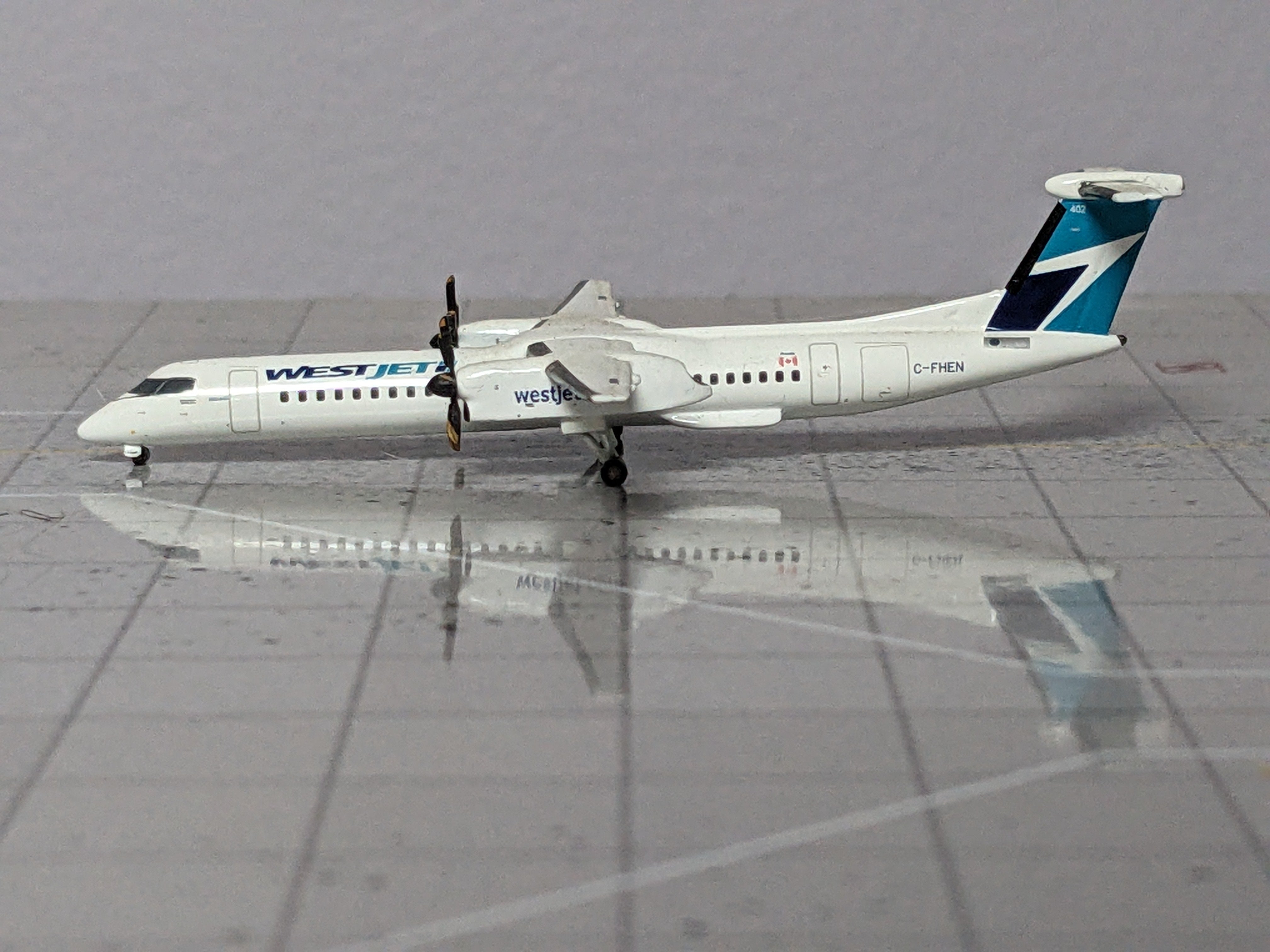 1:400 GEMINI WESTJET Q400 C-FHEN