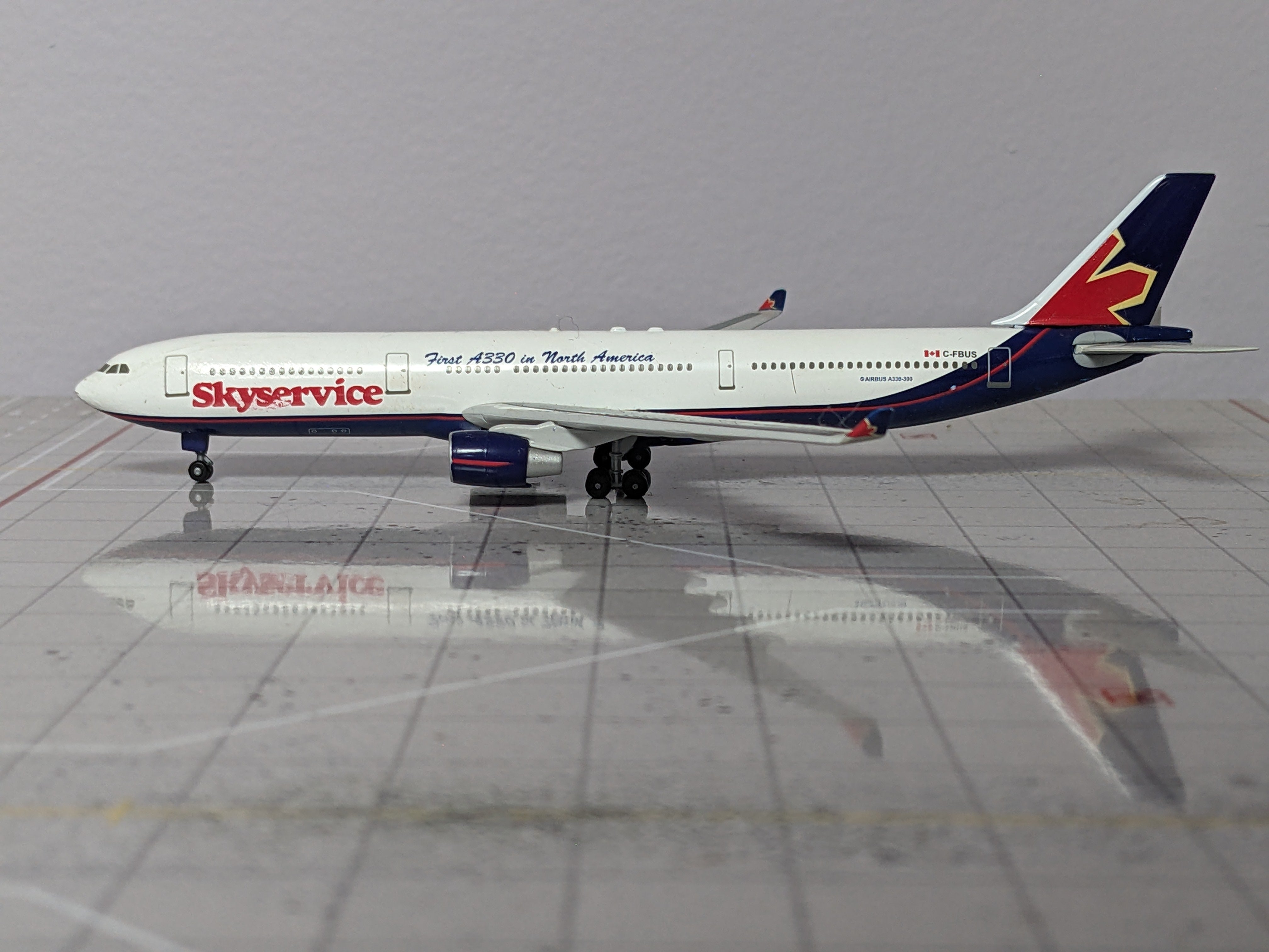 1:400 DRAGON SKYSERVICE A330-300 C-FBUS