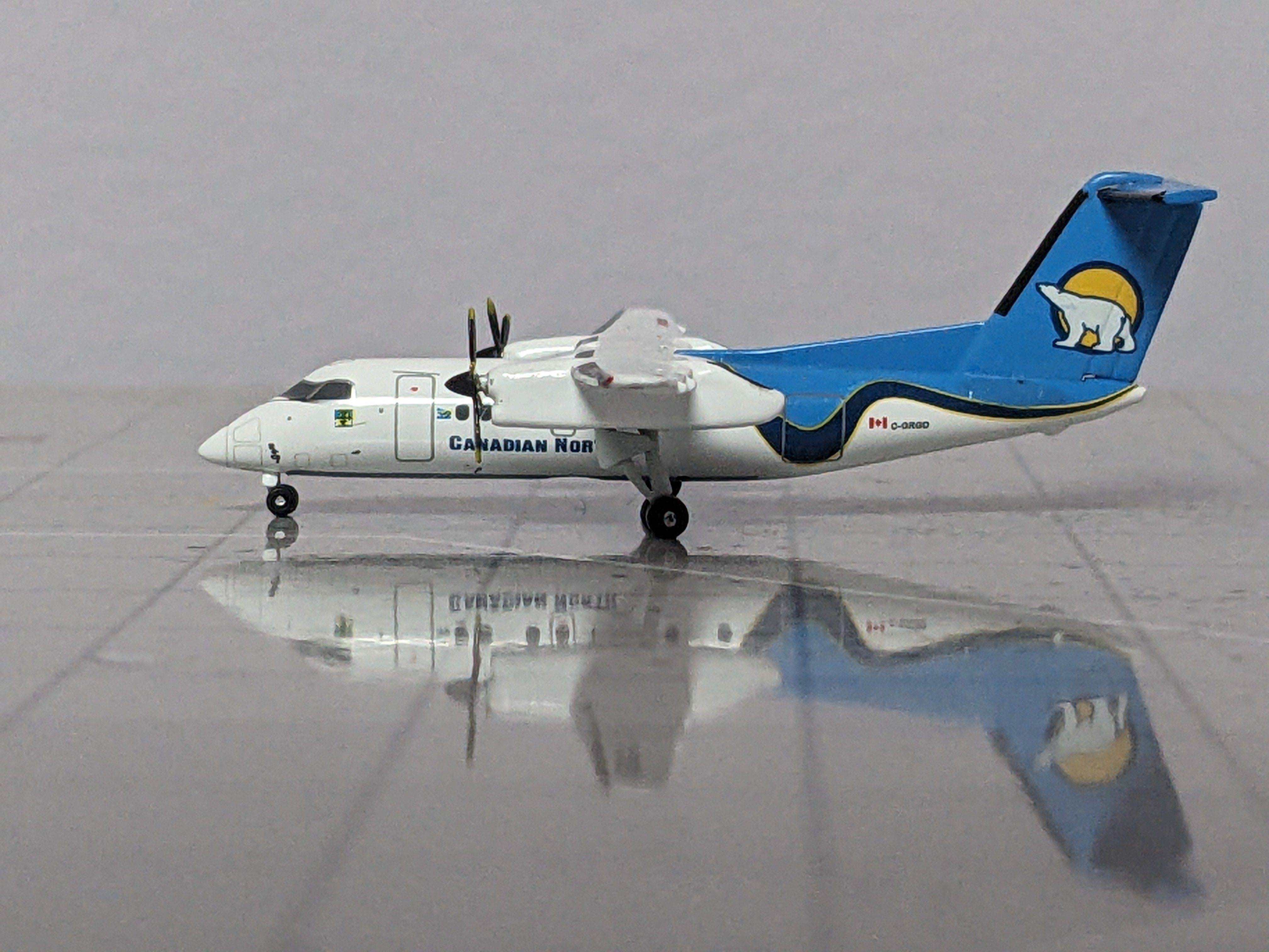 1:400 JC CANADIAN NORTH Q100 C-GRGD