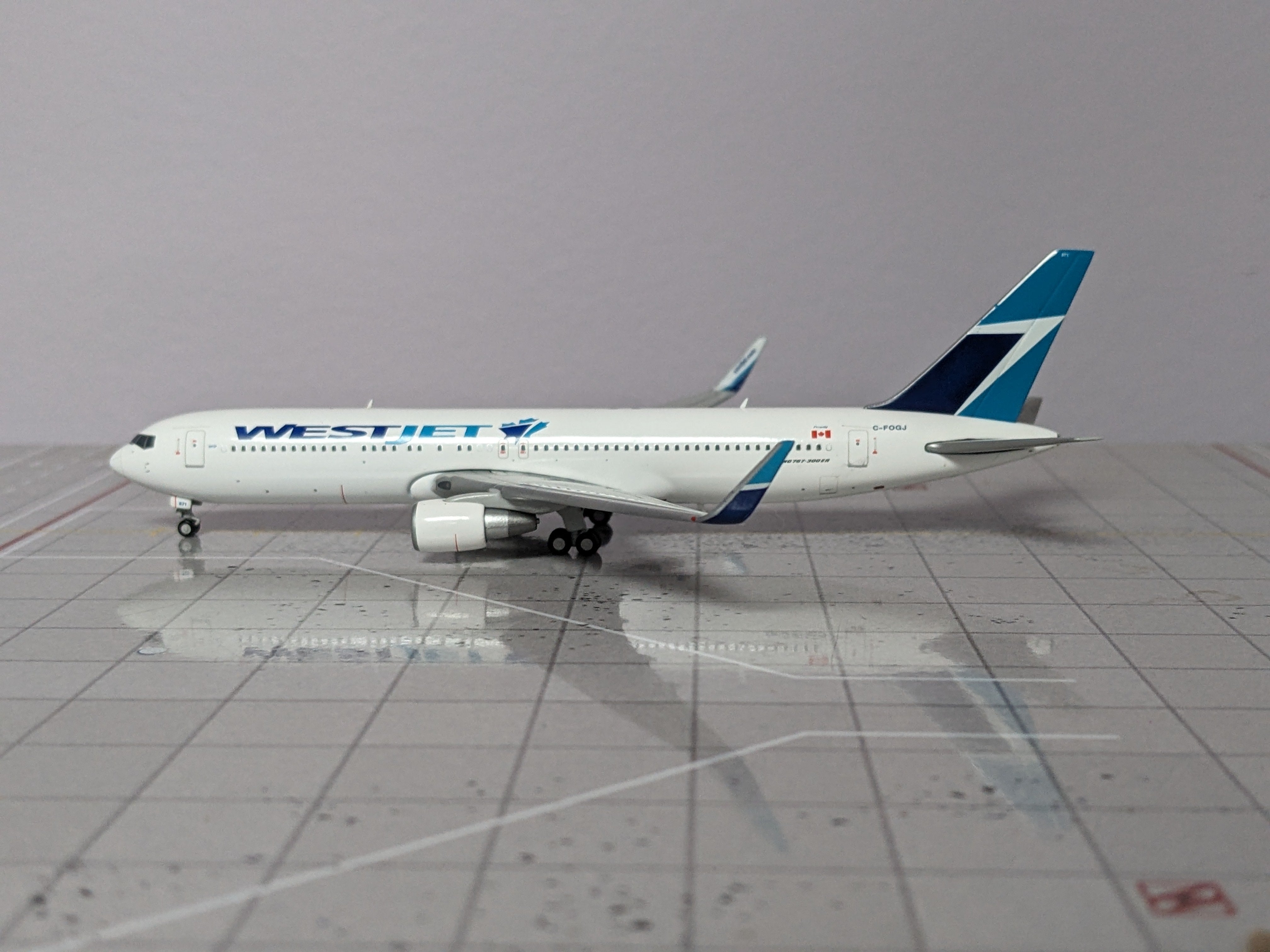 1:400 GEMINI WESTJET B767-300 C-FOGJ