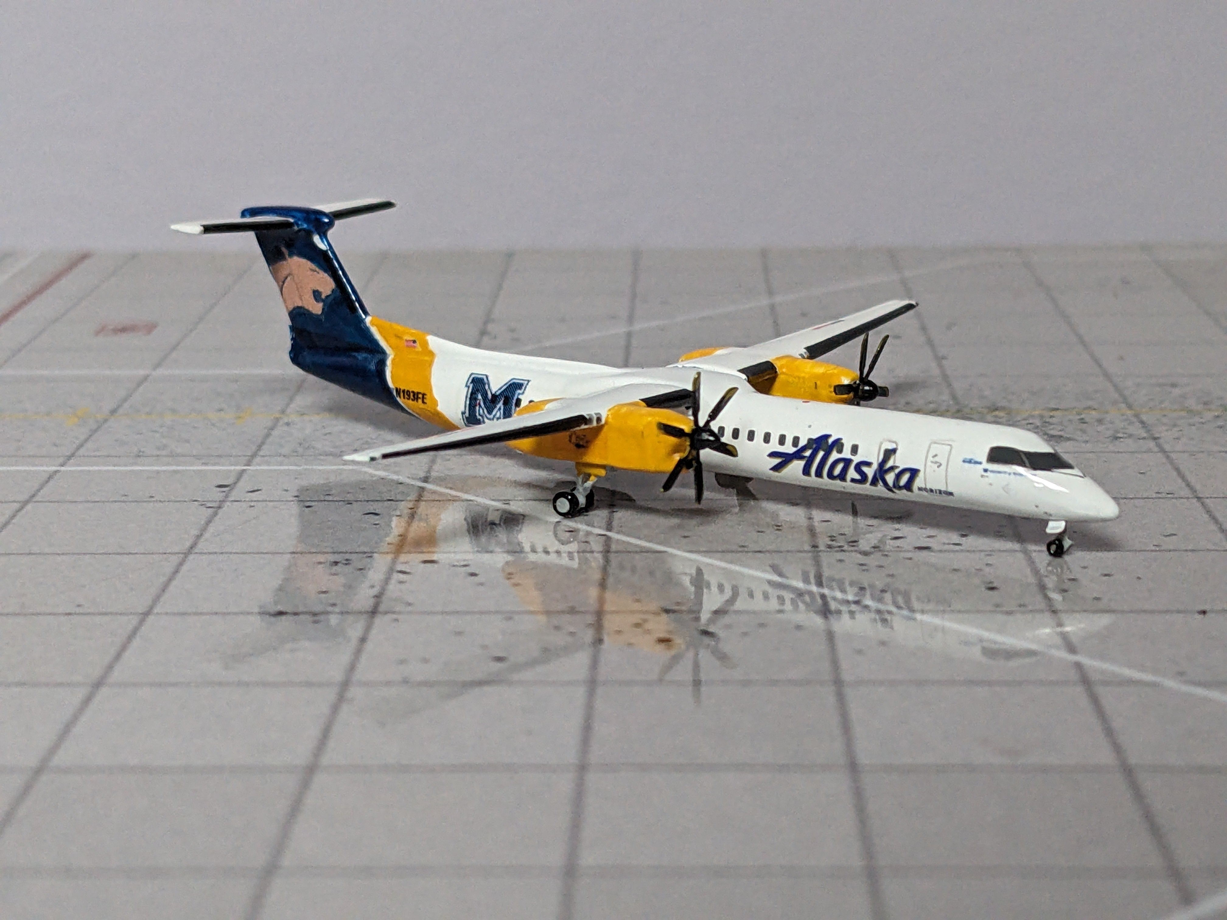 1:400 GEMINI CUSTOM ALASKA Q400 N193FE "MONTANA CATS"