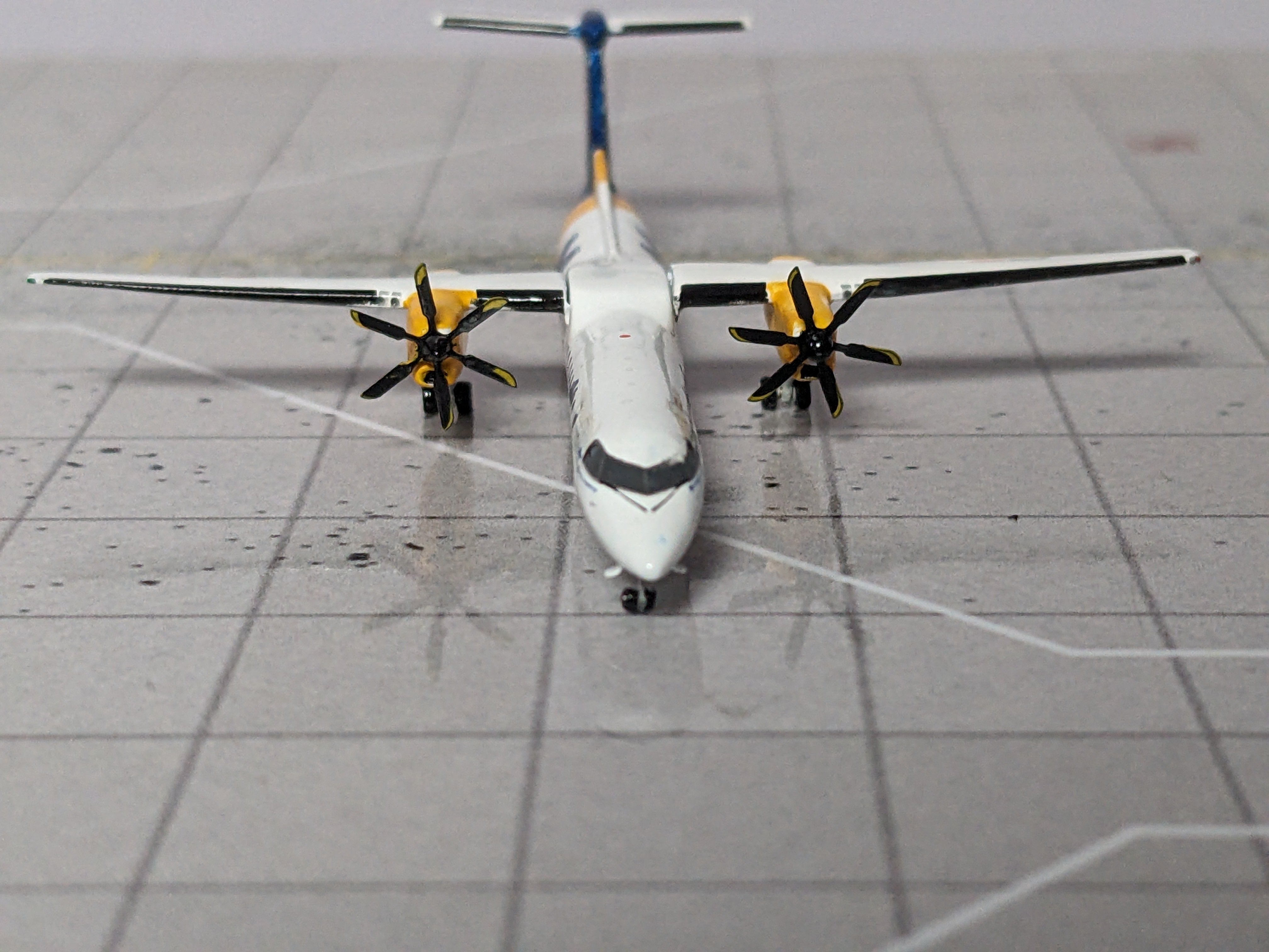1:400 GEMINI CUSTOM ALASKA Q400 N193FE "MONTANA CATS"