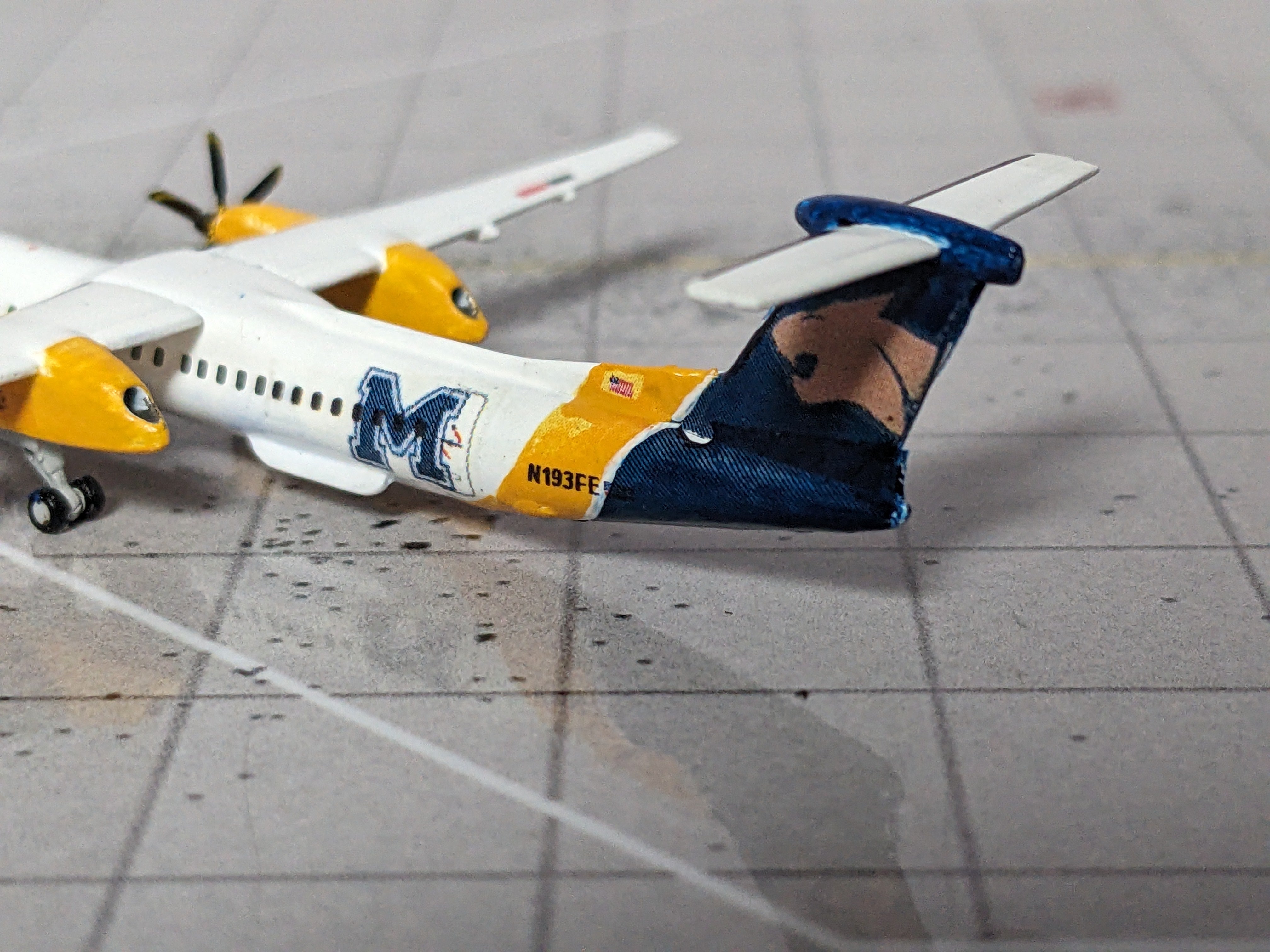 1:400 GEMINI CUSTOM ALASKA Q400 N193FE "MONTANA CATS"
