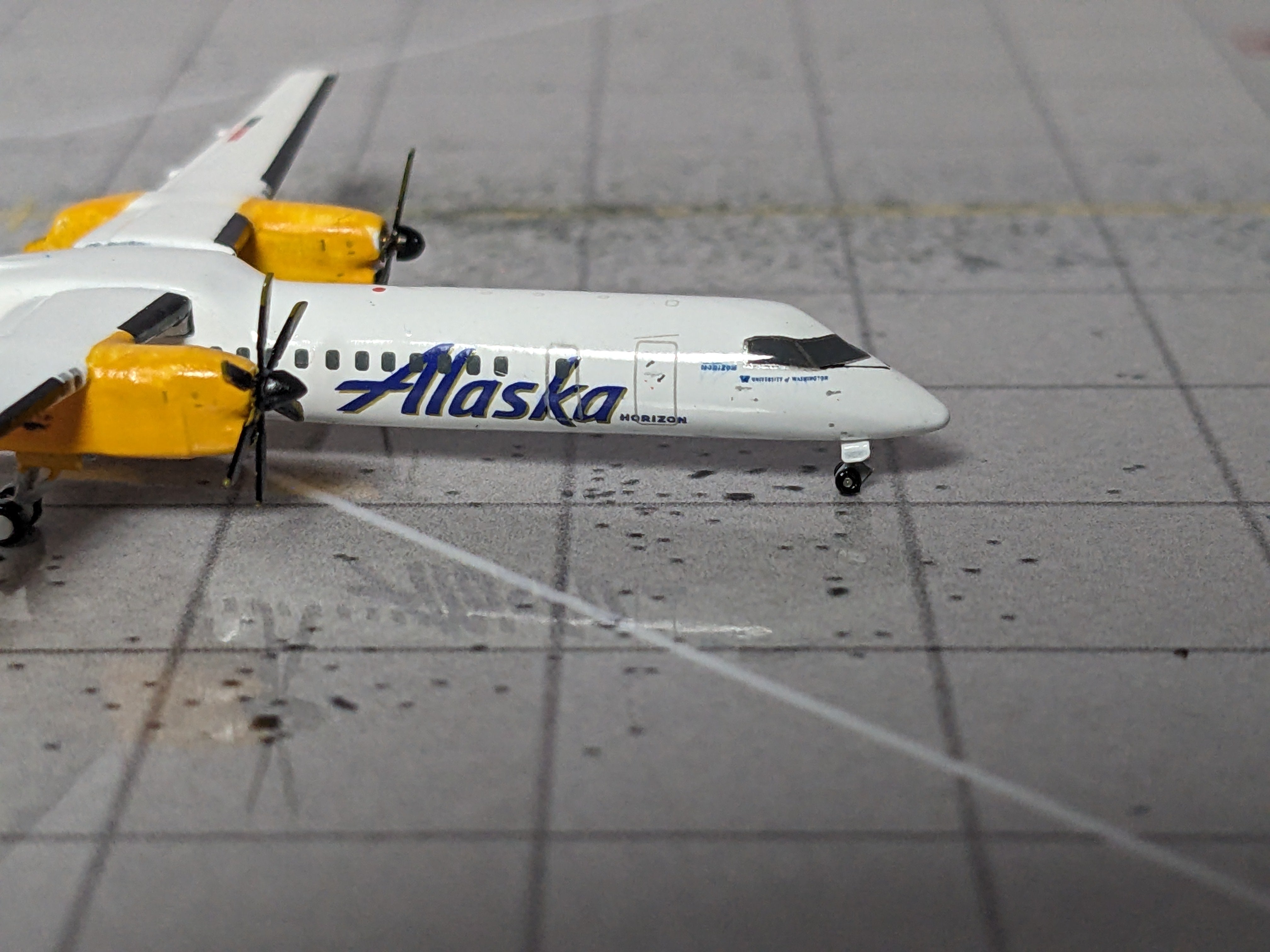 1:400 GEMINI CUSTOM ALASKA Q400 N193FE "MONTANA CATS"