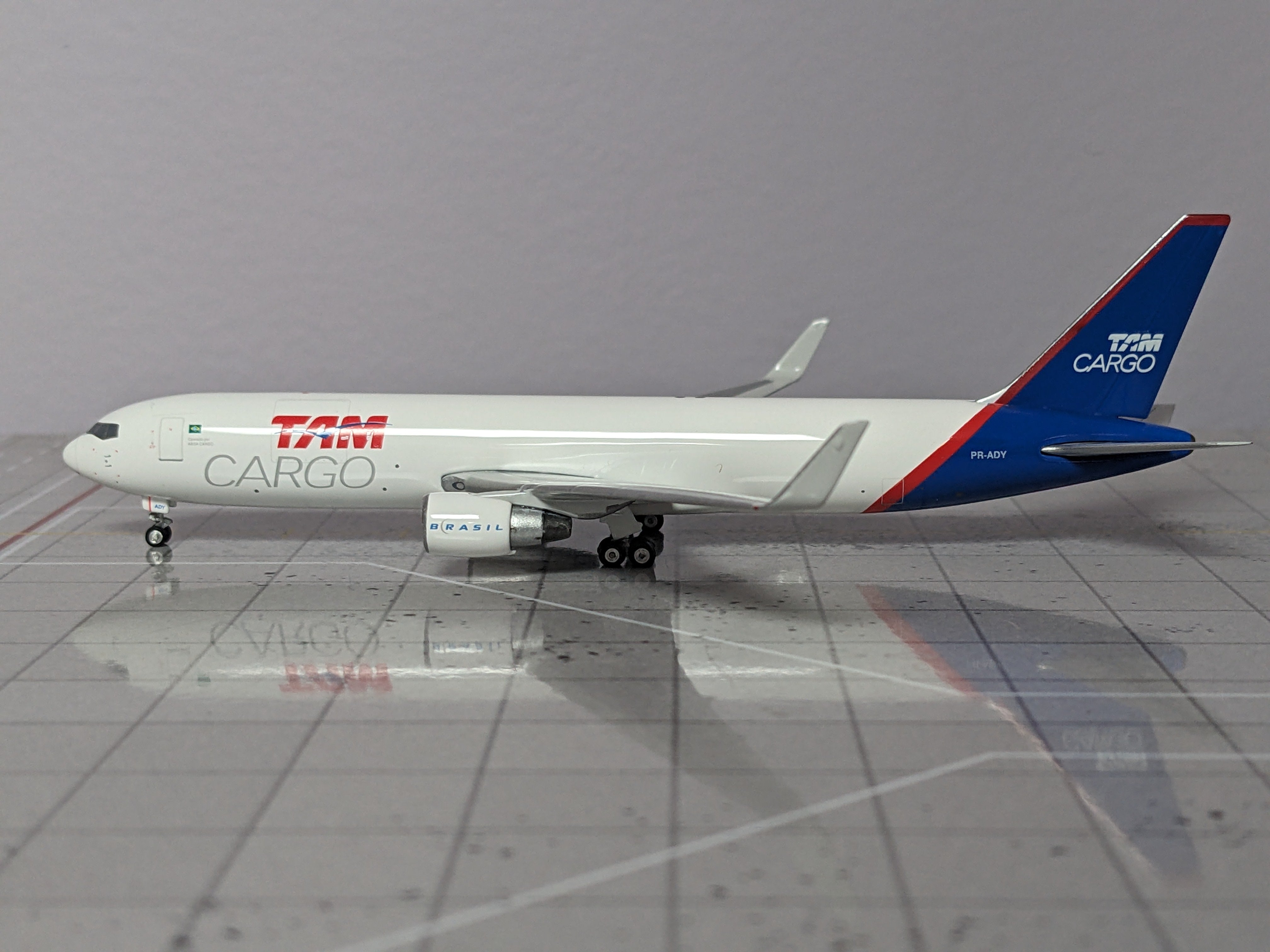1:400 PHOENIX TAM CARGO B767-300ER PR-ADY