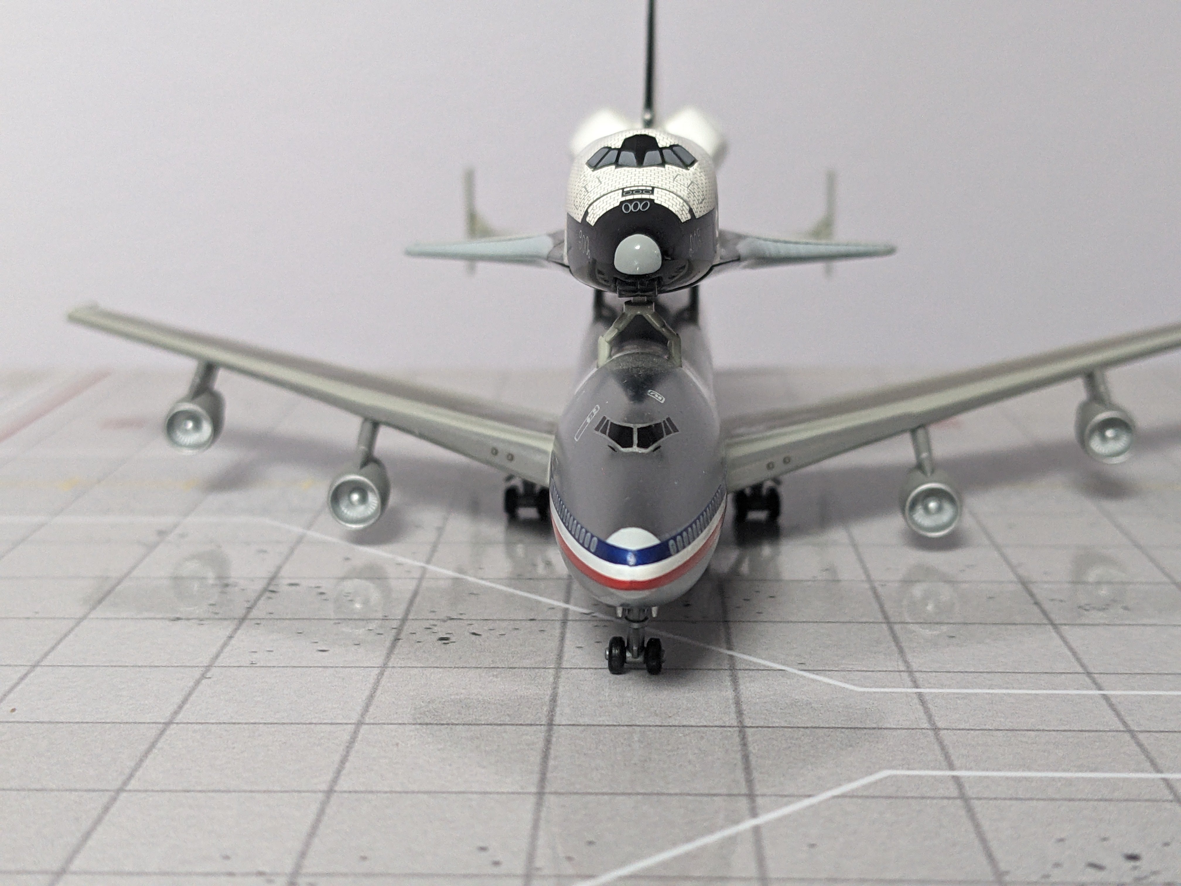 1:400 DRAGON NASA B747-100SCA W SPACE SHUTTLE COLUMBIA OV-102