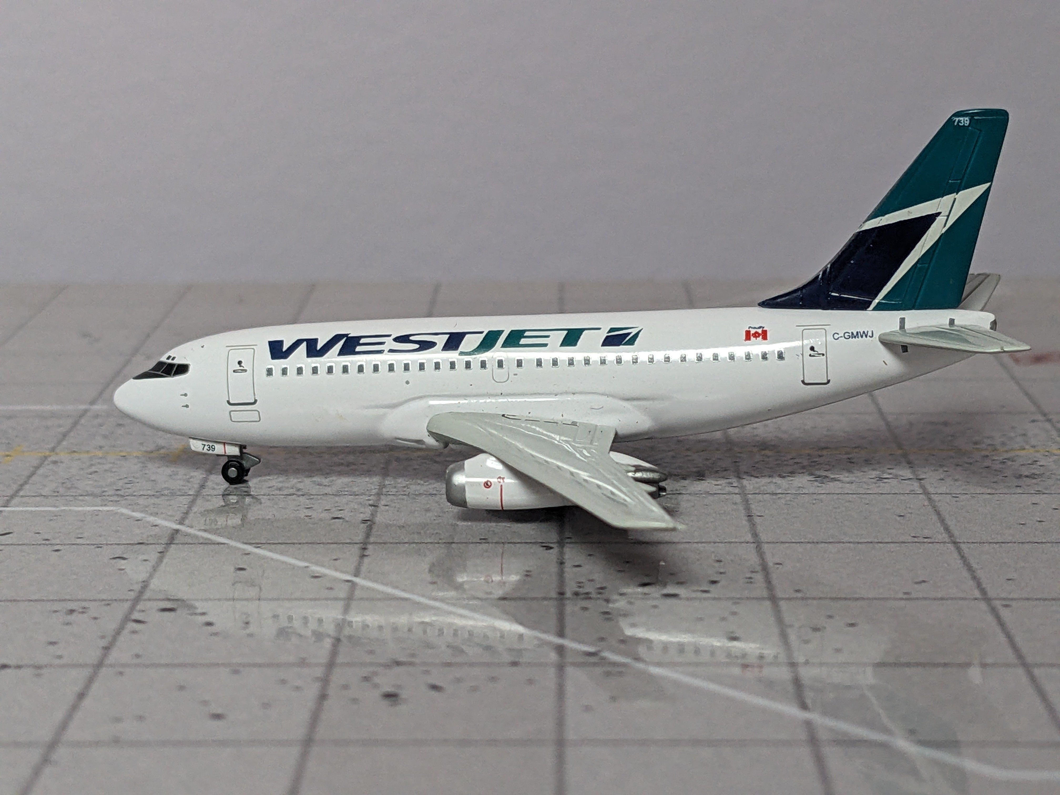 1:400 DRAGON WESTJET B737-200 C-GMWJ