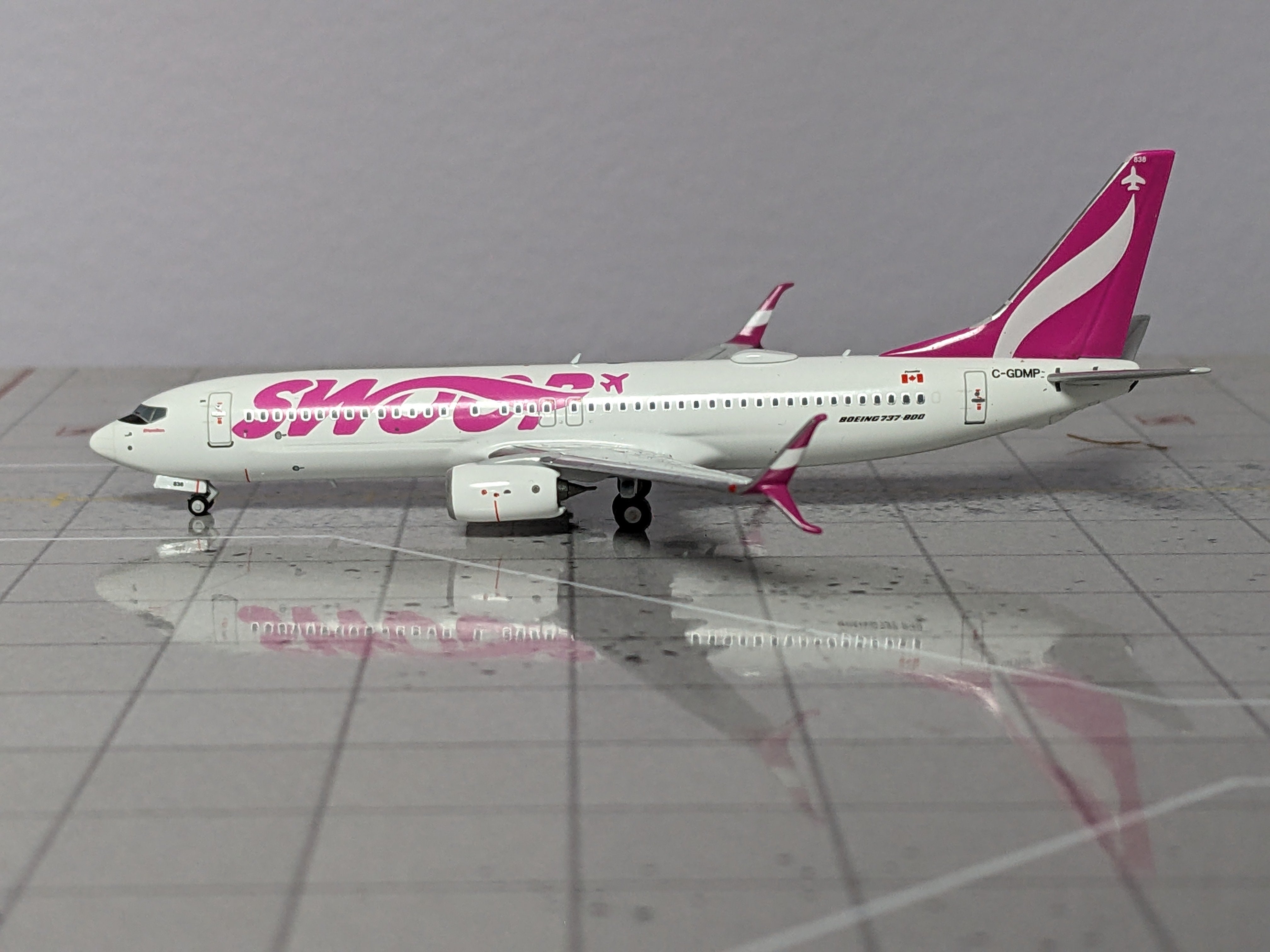 1:400 NG SWOOP B737-800 C-GDMP