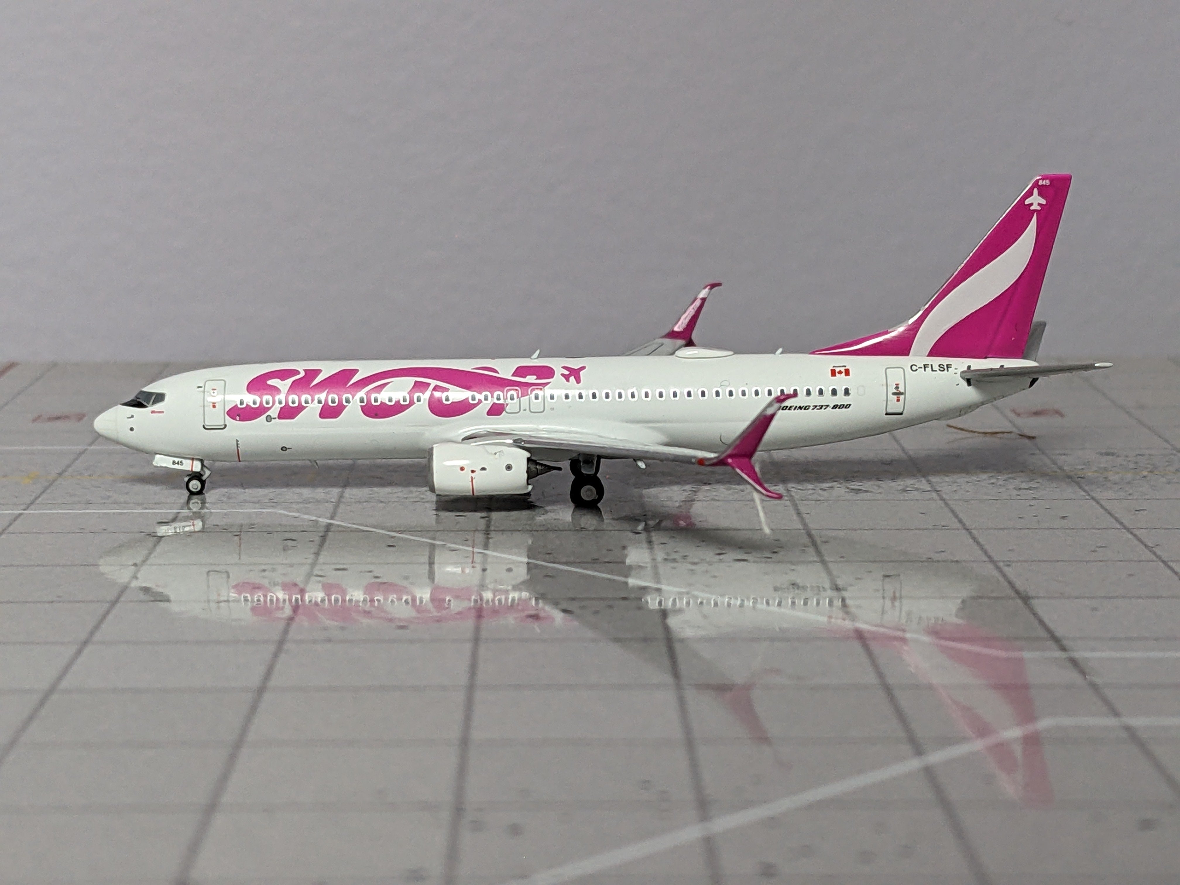 1:400 NG SWOOP B737-800 C-FLSF