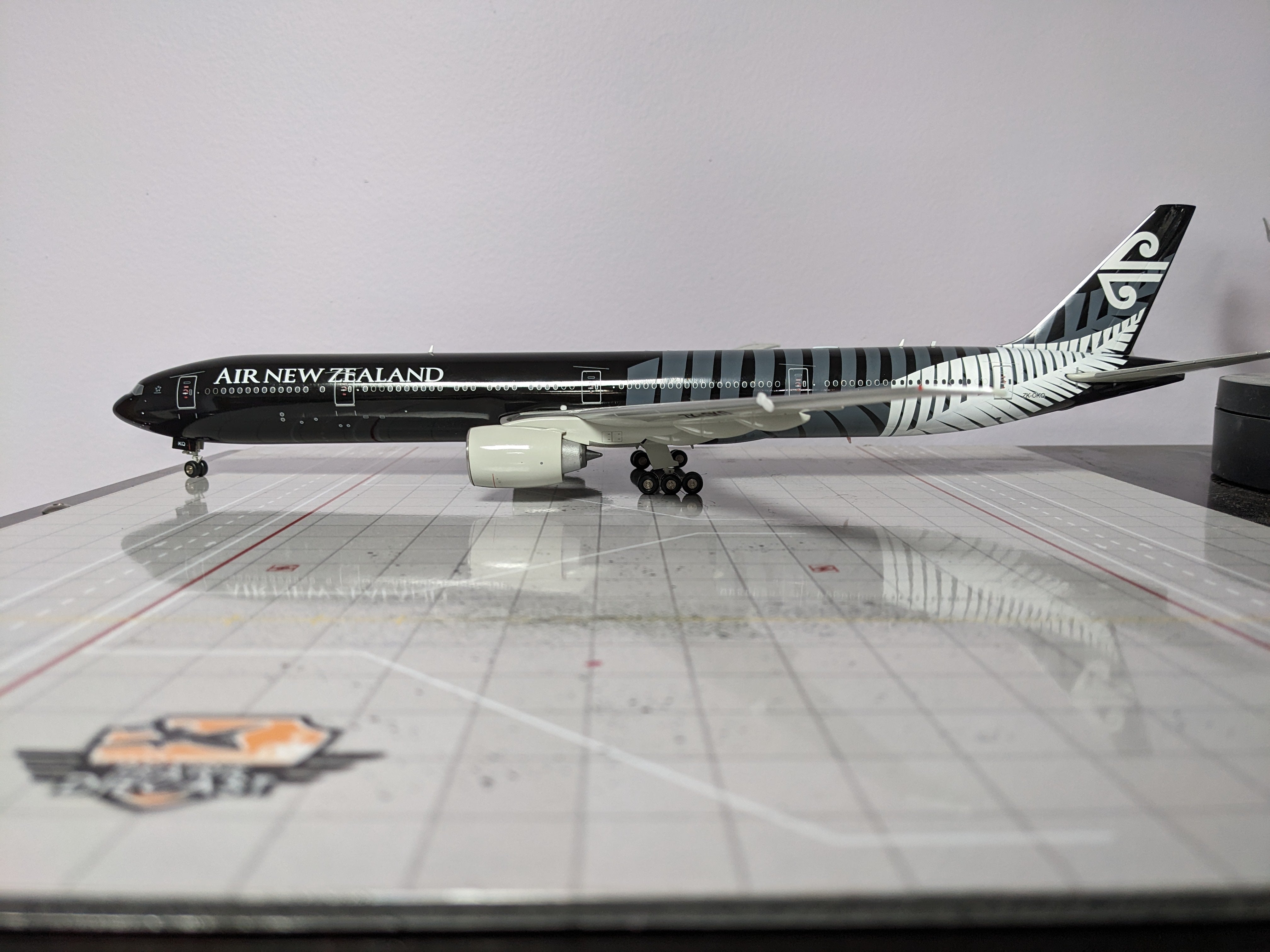 1:200 JC AIR NEW ZEALAND B777-300ER ZK-OKQ