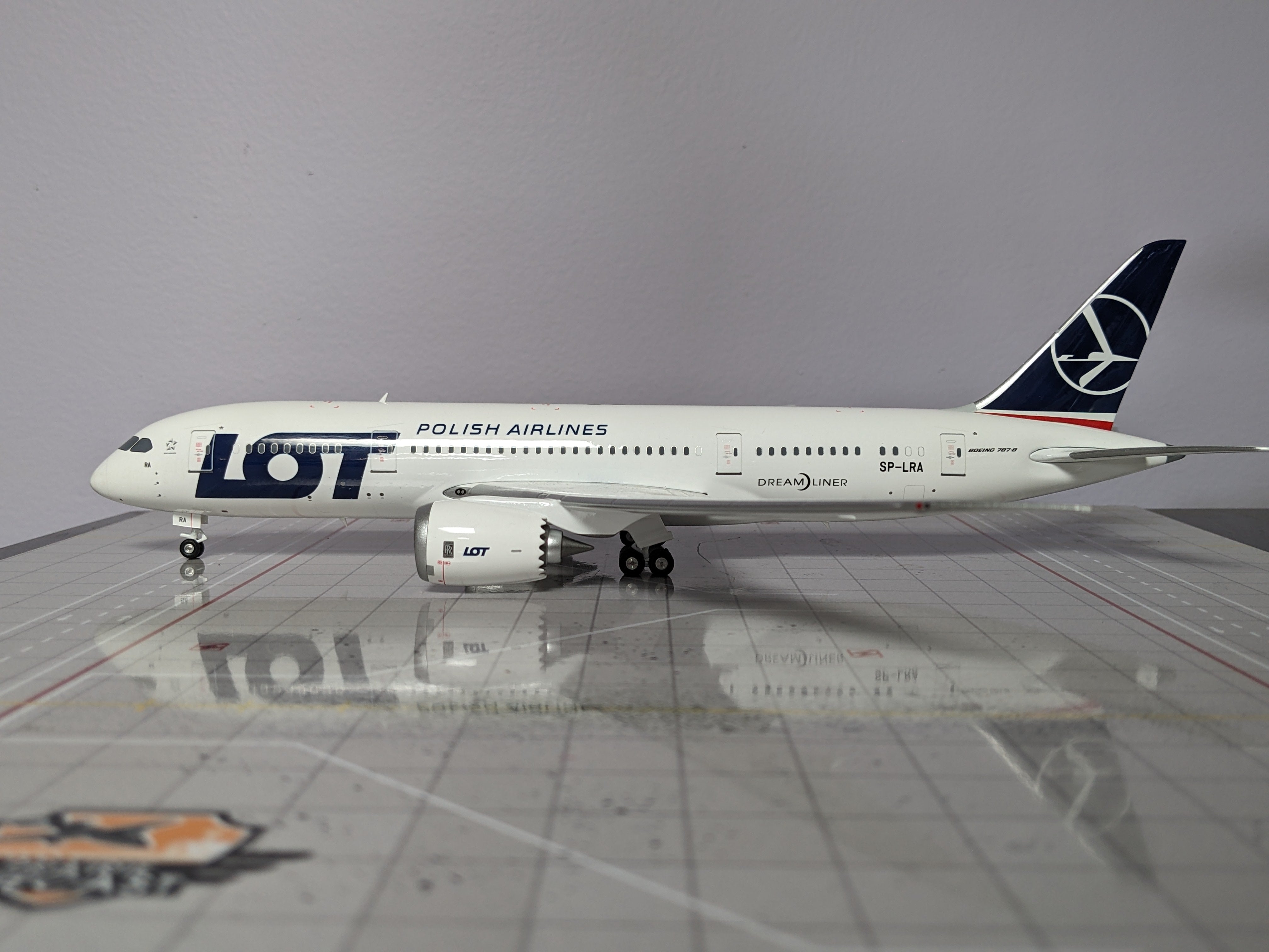 1:200 PHOENIX LOT POLISH B787-8 SP-LRA