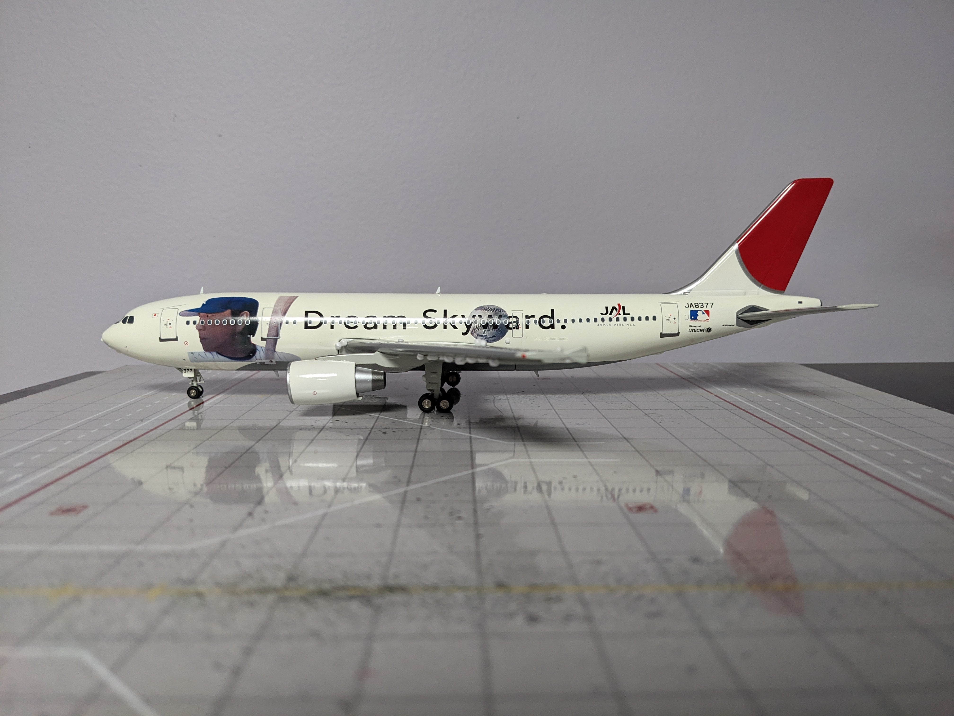 1:200 PHOENIX JAL A300 JA8377 DREAM SKYWARD
