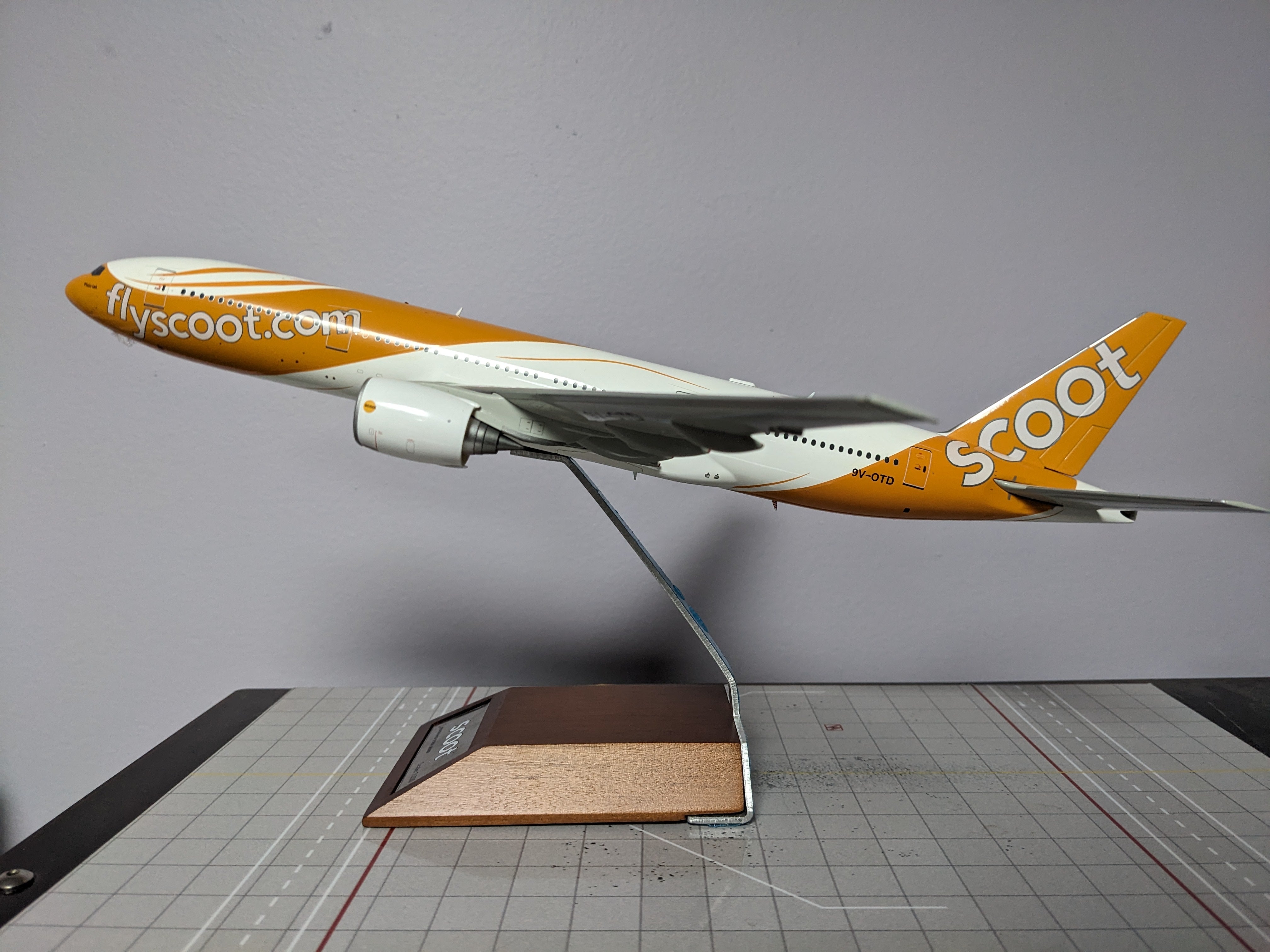 1:200 JC SCOOT B777-200ER 9V-OTD