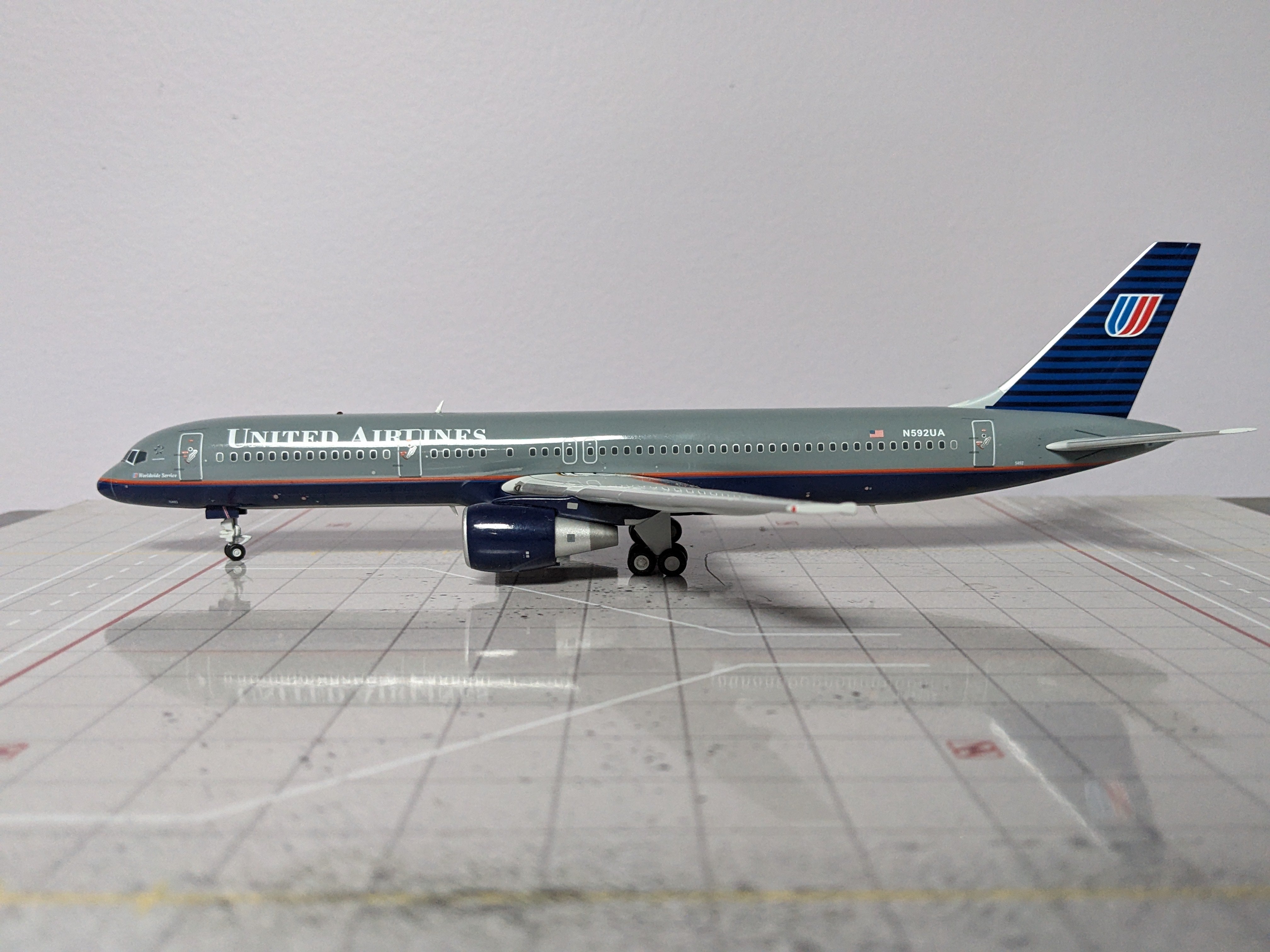 1:200 JC UNITED B757-200 N592UA