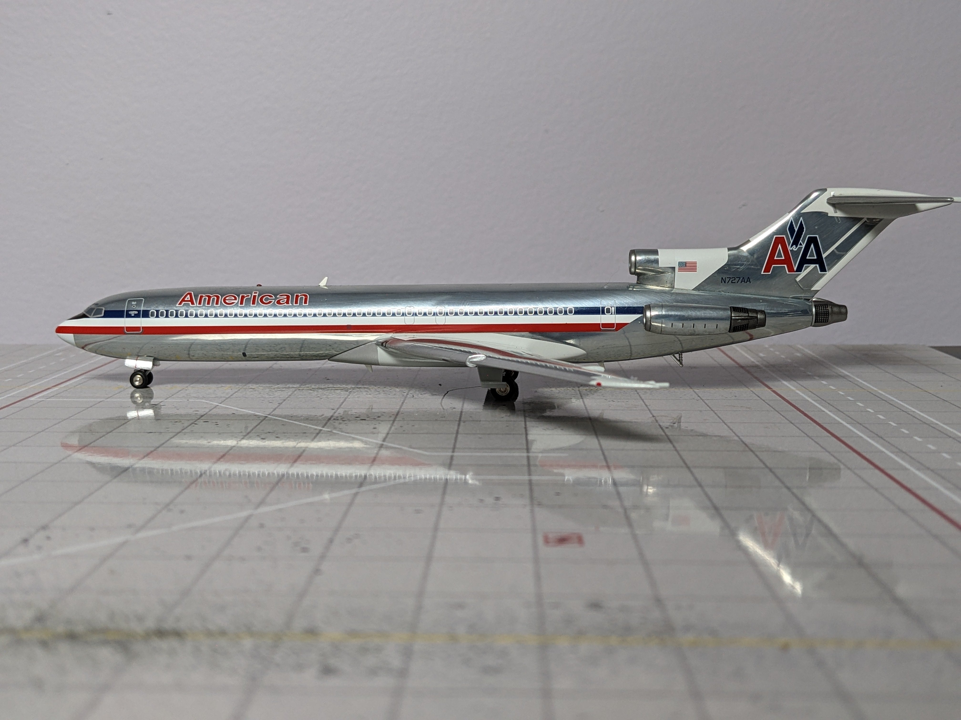 1:200 INFLIGHT AMERICAN B727-200 N727AA CHROME