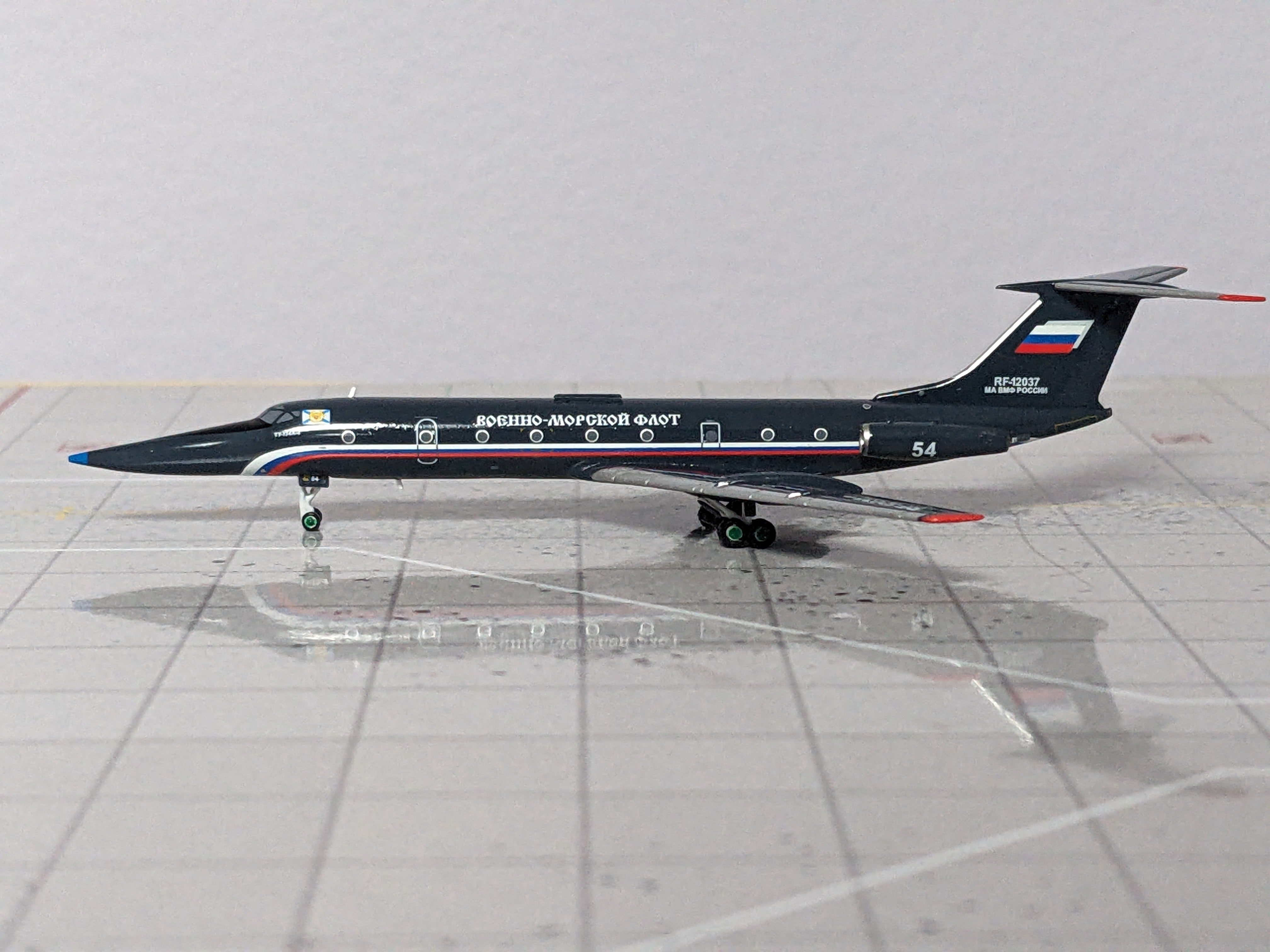 1:400 NG RUSSIA NAVY TU-134 "CRUSTY" RF-12037