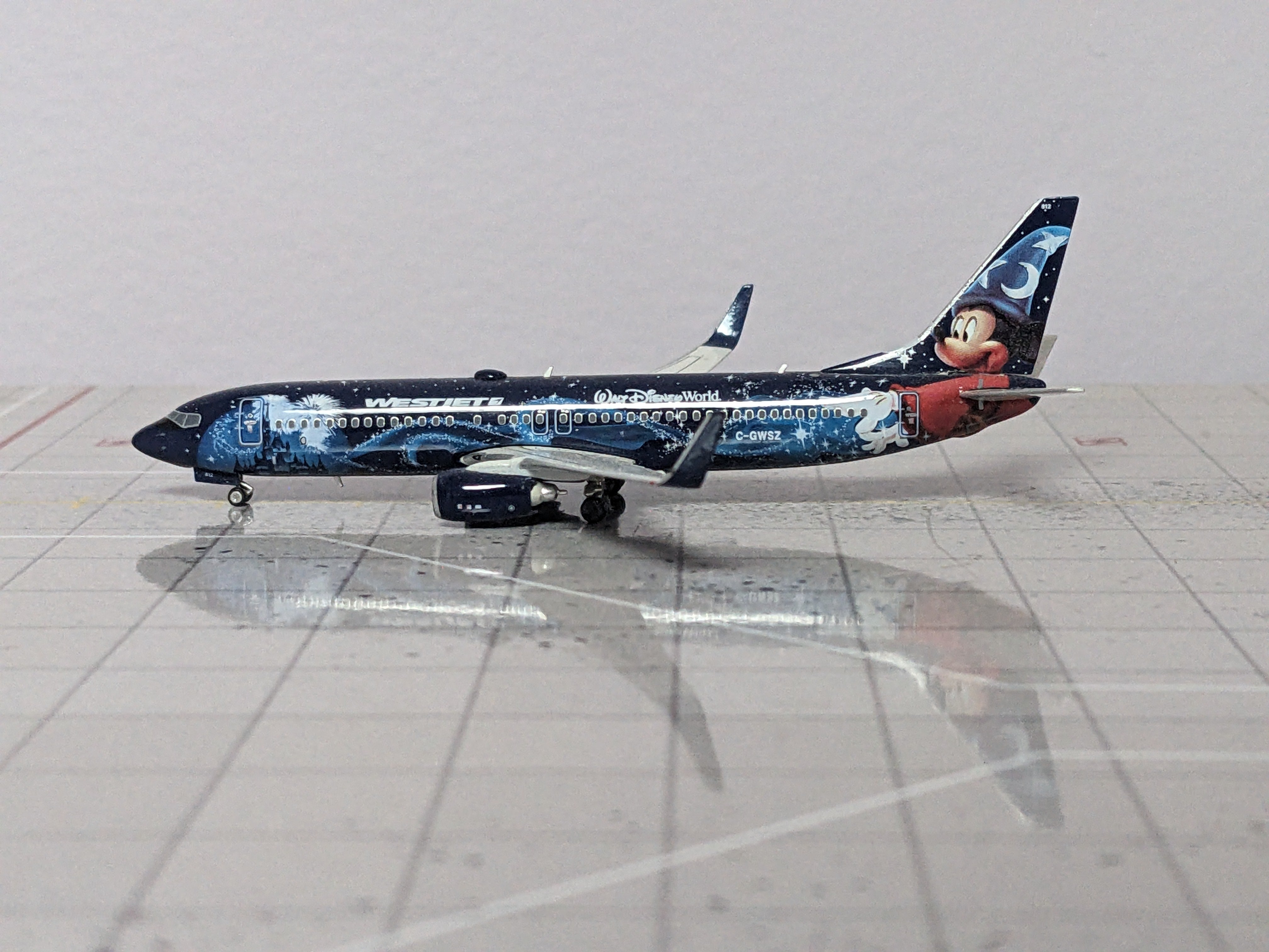 1:400 PHOENIX WESTJET B737-800 C-GWSZ