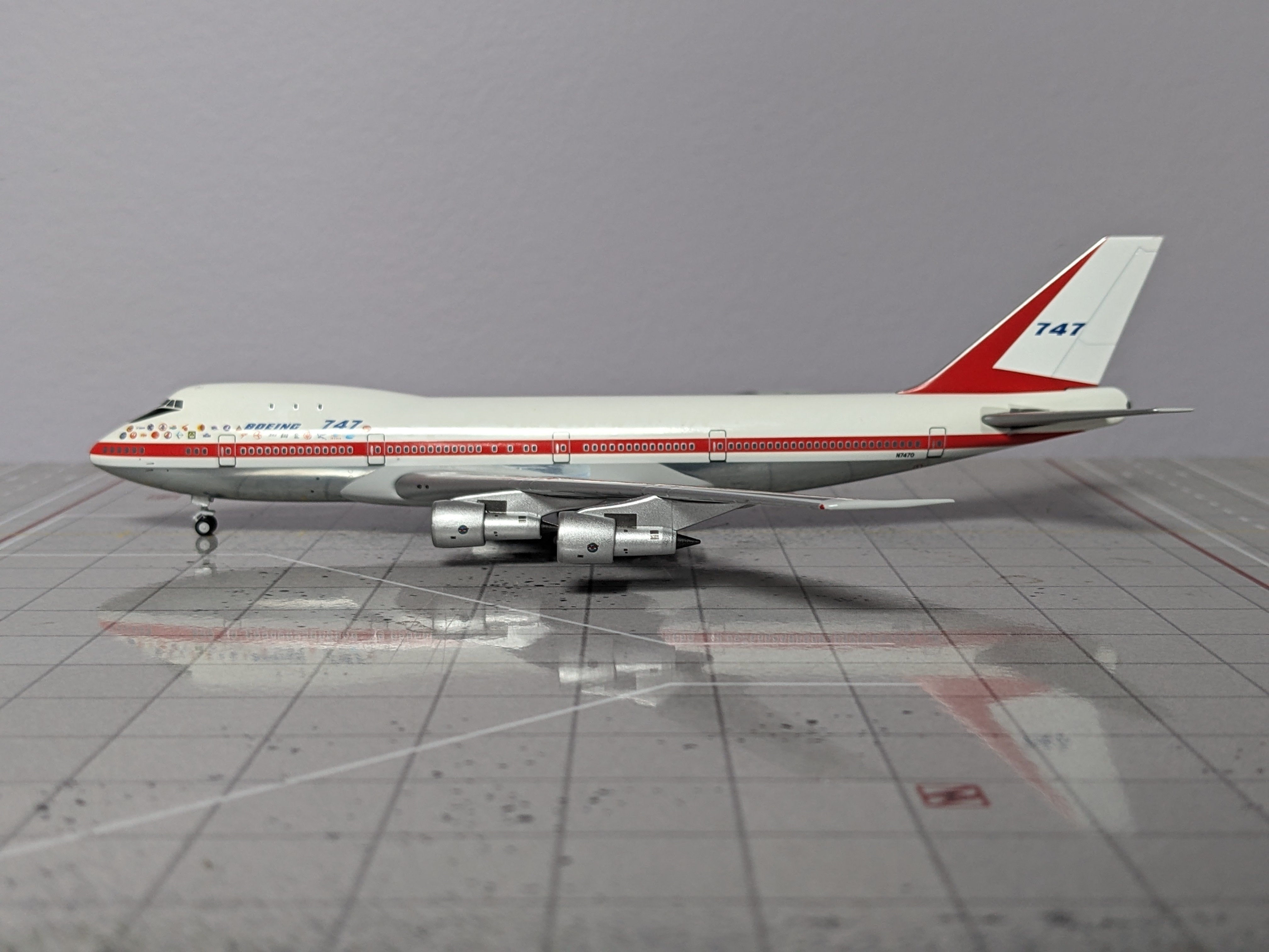 1:400 NG LITE BOEING HOUSE B747-100 N7470