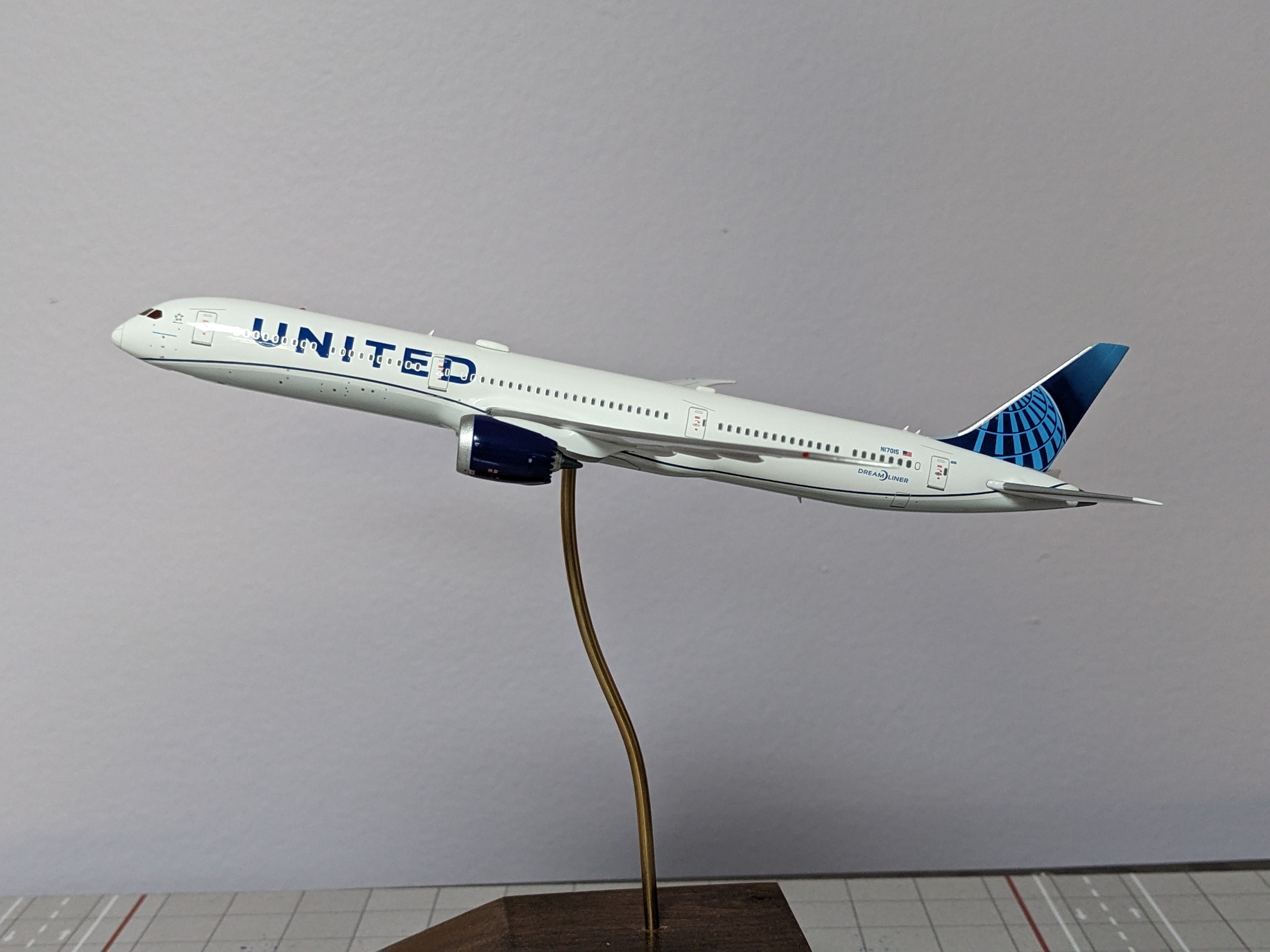 1:400 AV400 UNITED B787-10 N17015