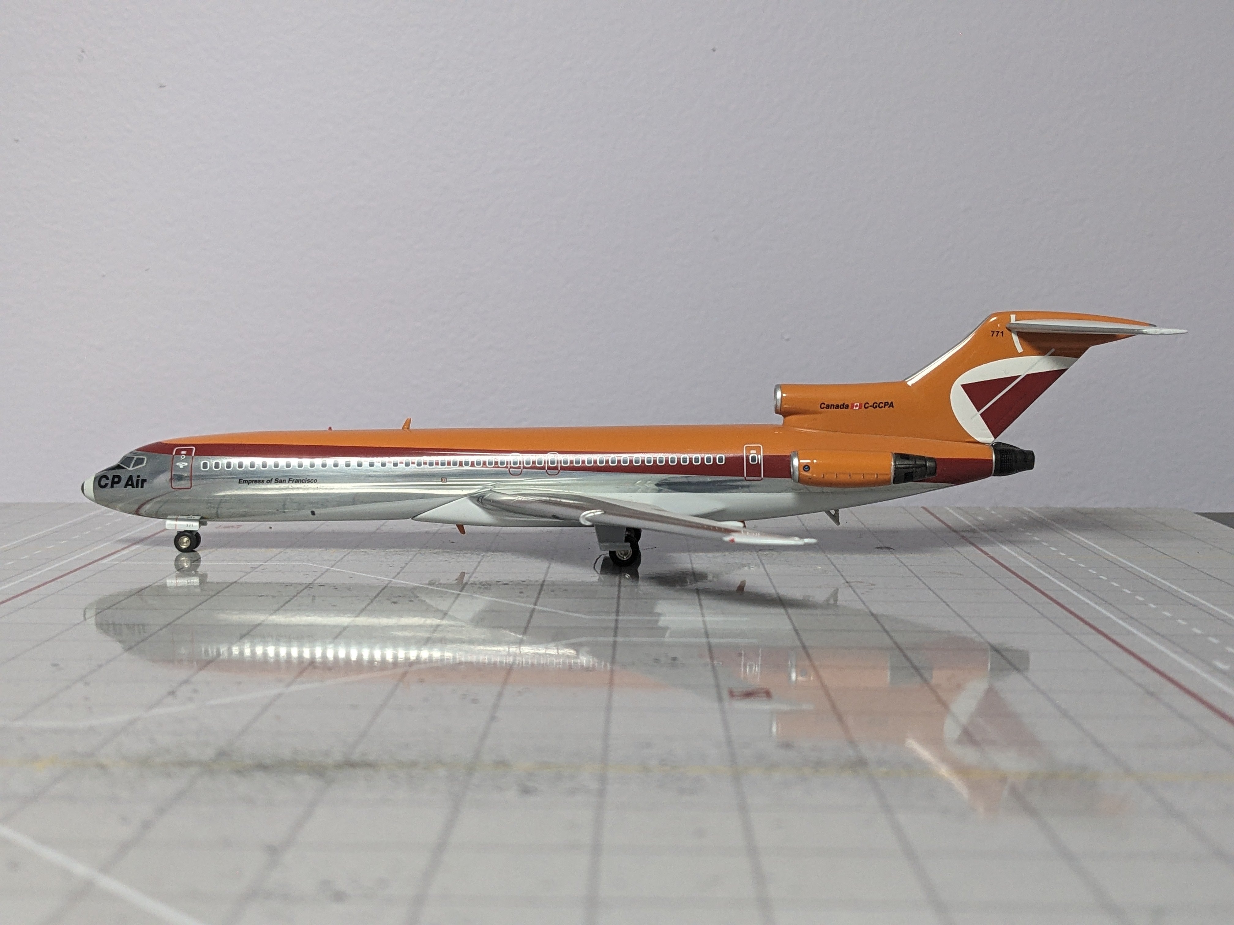 1:200 INFLIGHT CP AIR B727-200 C-GCPA
