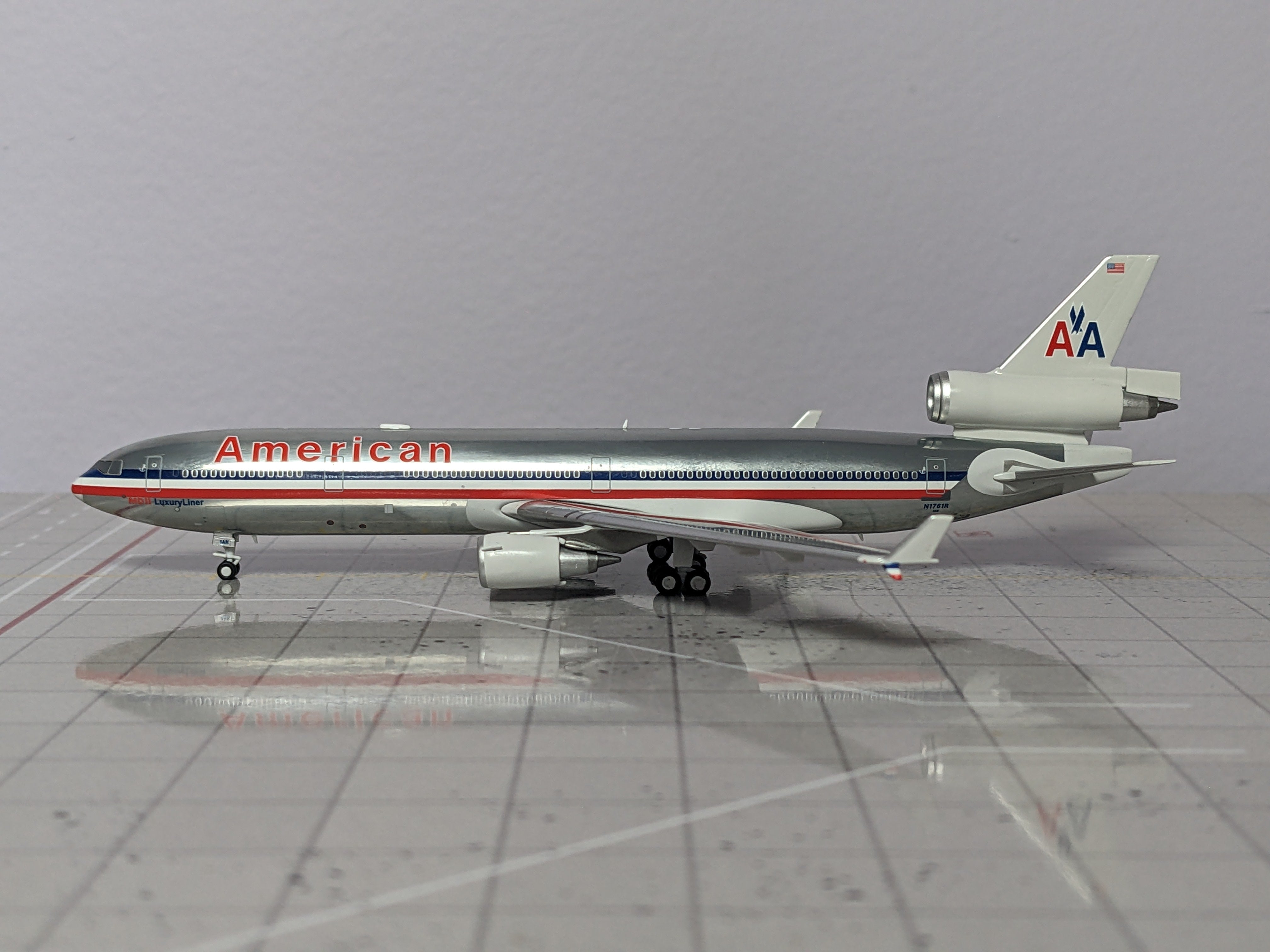 1:400 PANDA AMERICAN MD-11 N1761R