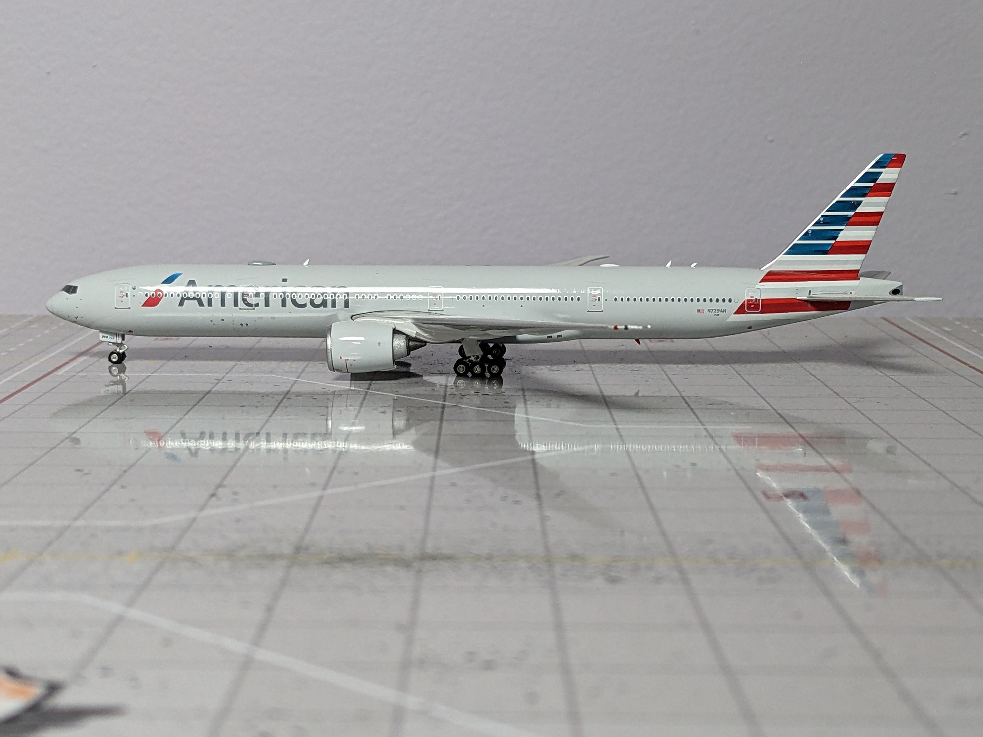 1:400 PHOENIX AMERICAN B777-300ER N729AN