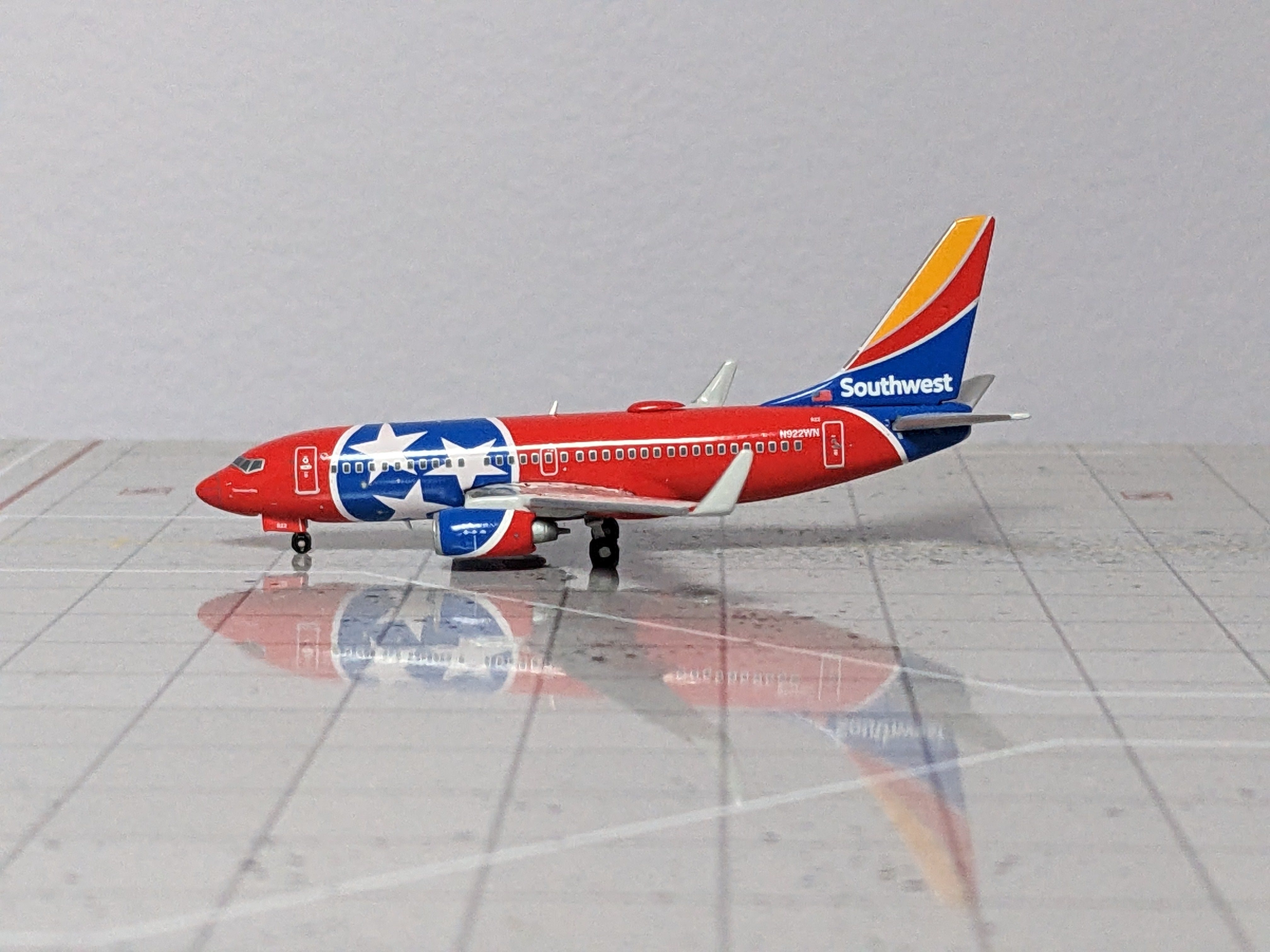1:400 GEMINI JETS B737-700 N922WN "TENNESSEE ONE"
