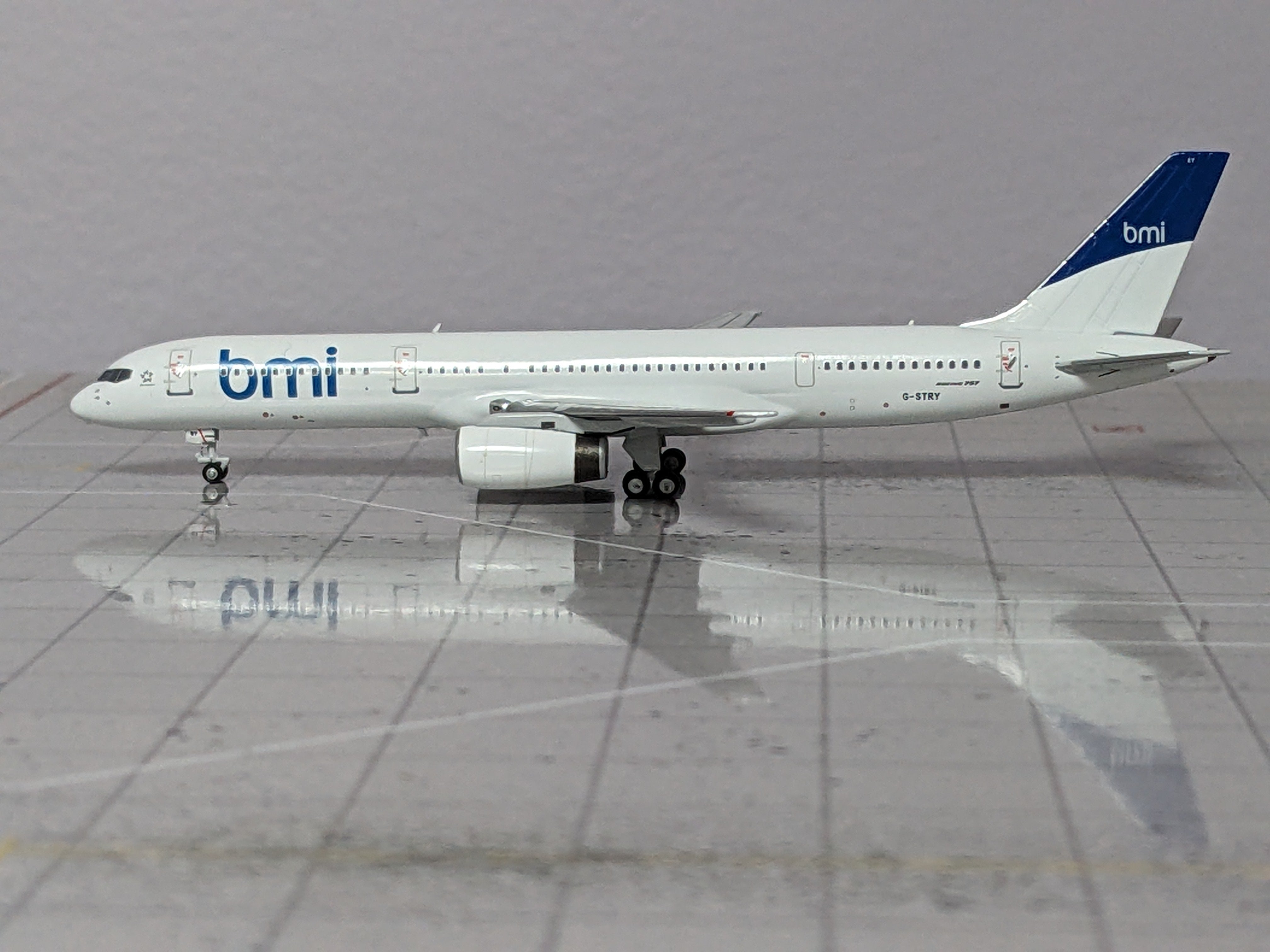 1:400 NG BMI B757-200 G-STRY