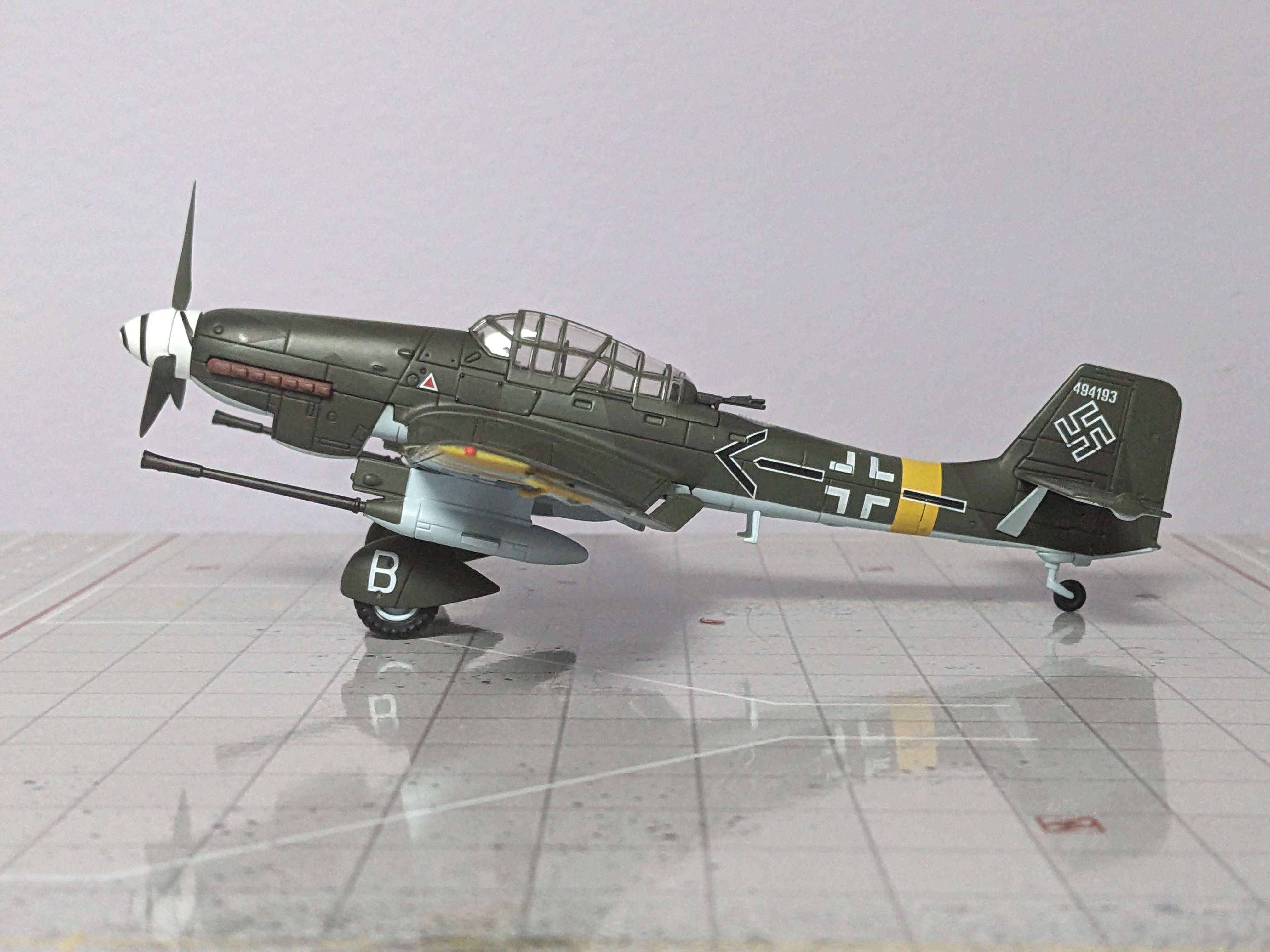 1:72 CORGI JUNKERS Ju-87G-1 STUKA 10. (Pz)/SG2, HUSI, SLOVAKIA - JUNE 1944 OBERST HANS ULRICH RUDEL