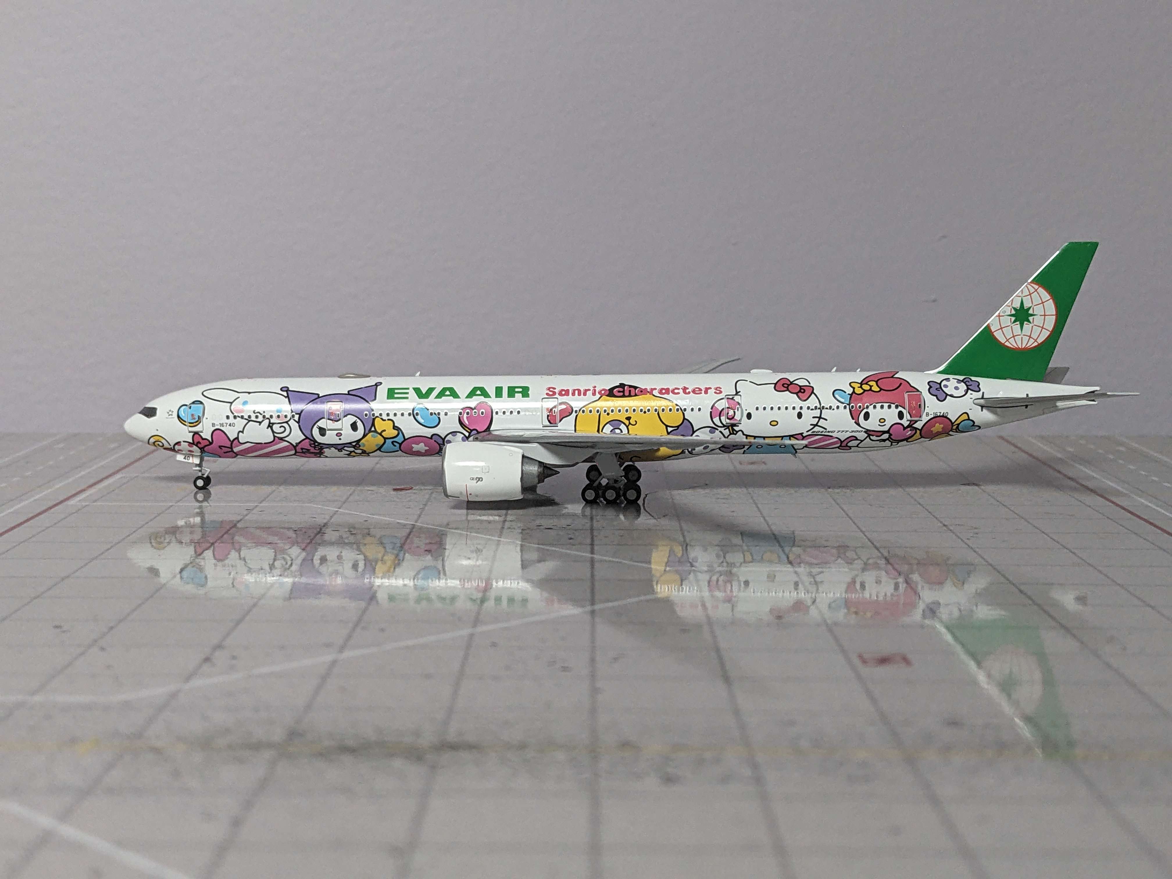 1:400 NG EVA AIR B777-300ER B-16740 "HELLO KITTY CANDY JET"