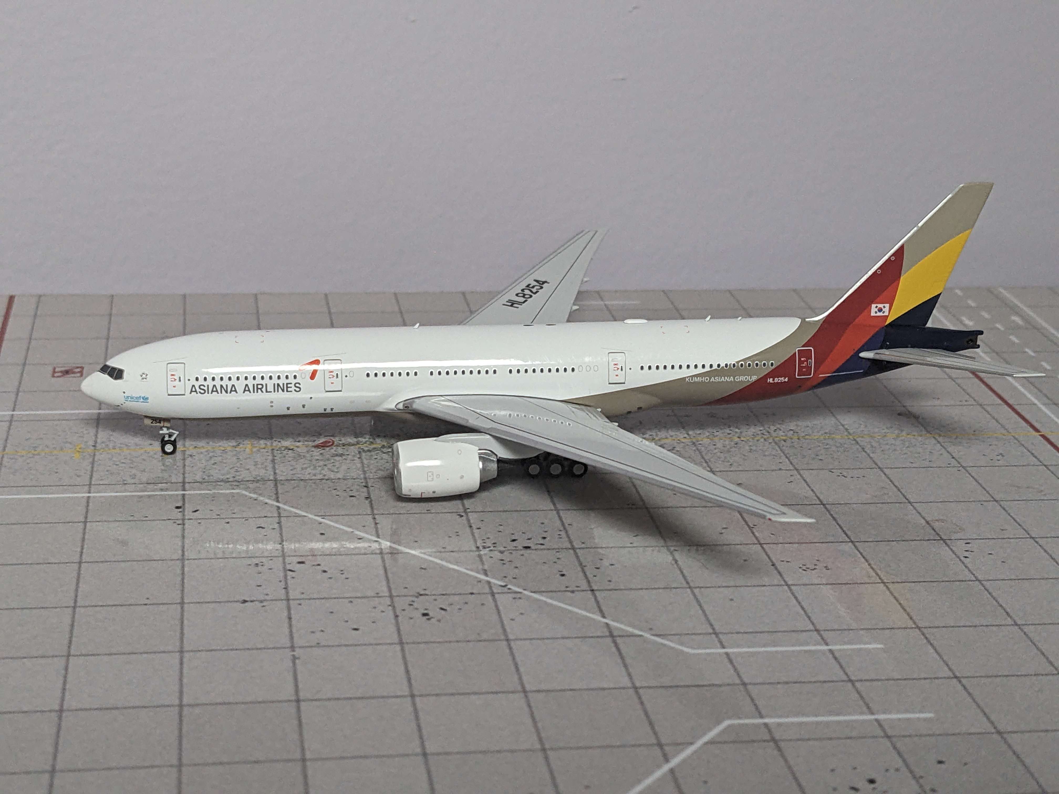 1:400 NG ASIANA AIRLINES B777-200ER HL-8254