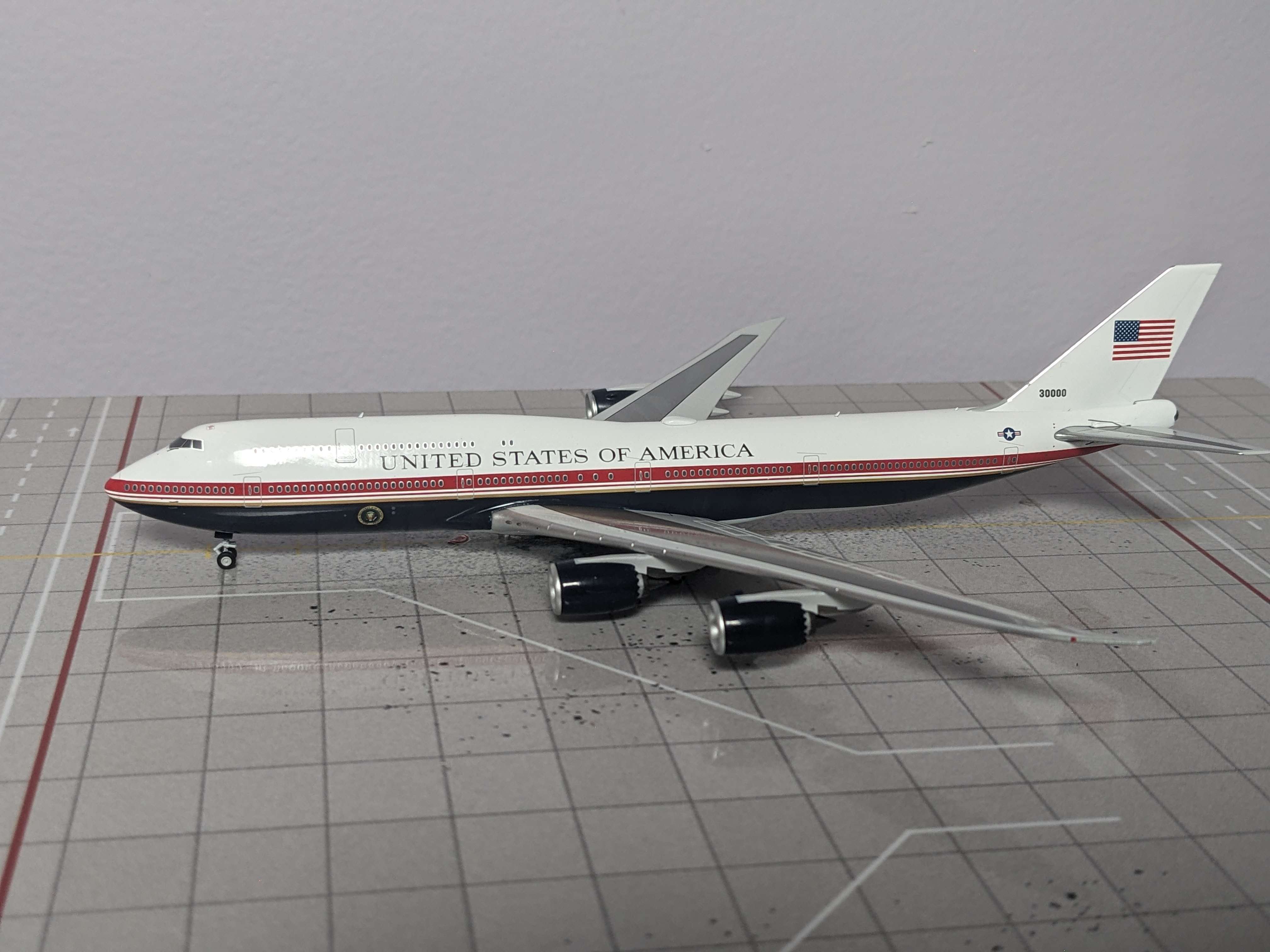 1:400 NG USAF VC-25B 30000 "TRUMP LIVERY"