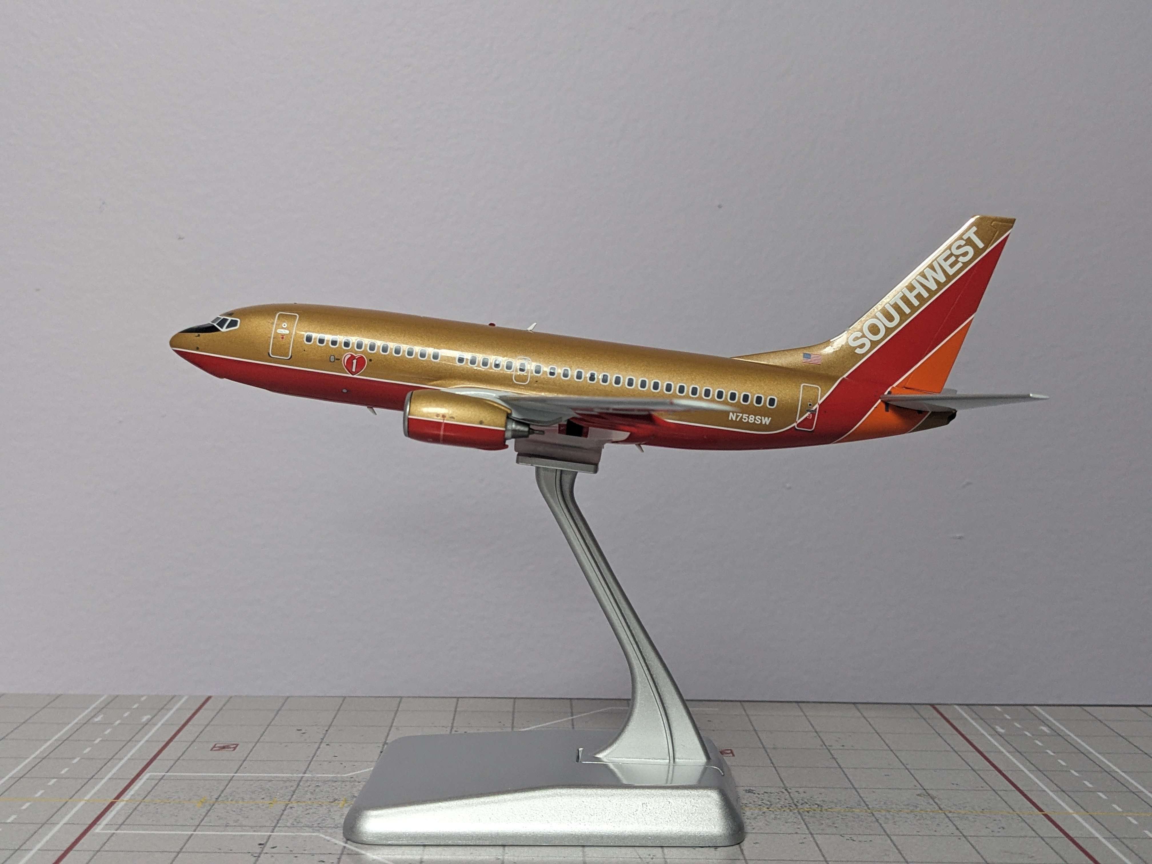 NG 1:200 SOUTHWEST 737-700 N758SW "DESERT GOLD"