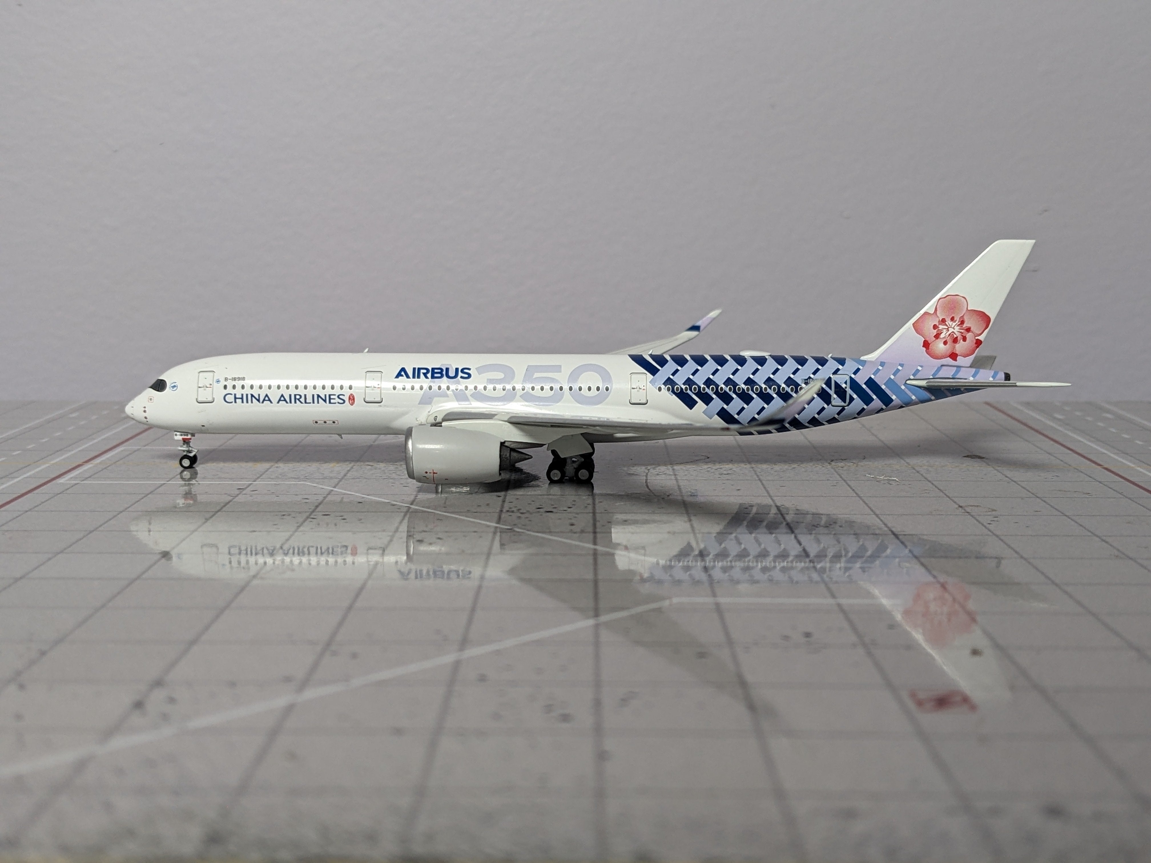 1:400 NG CHINA AIRLINES HOUSE HYBRID A350-900