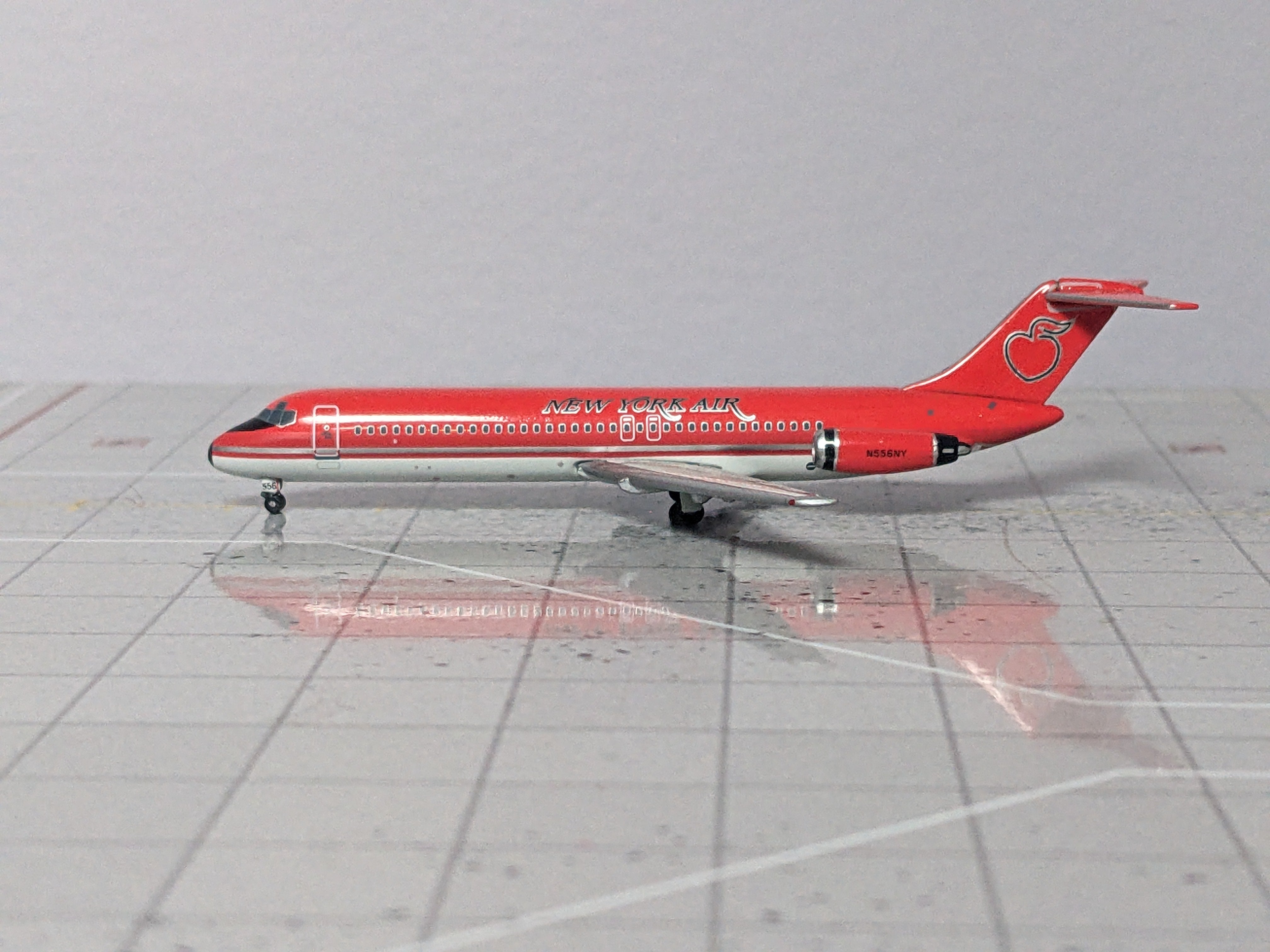 1:400 PHOENIX NEW YORK AIR DC-9 N556NY