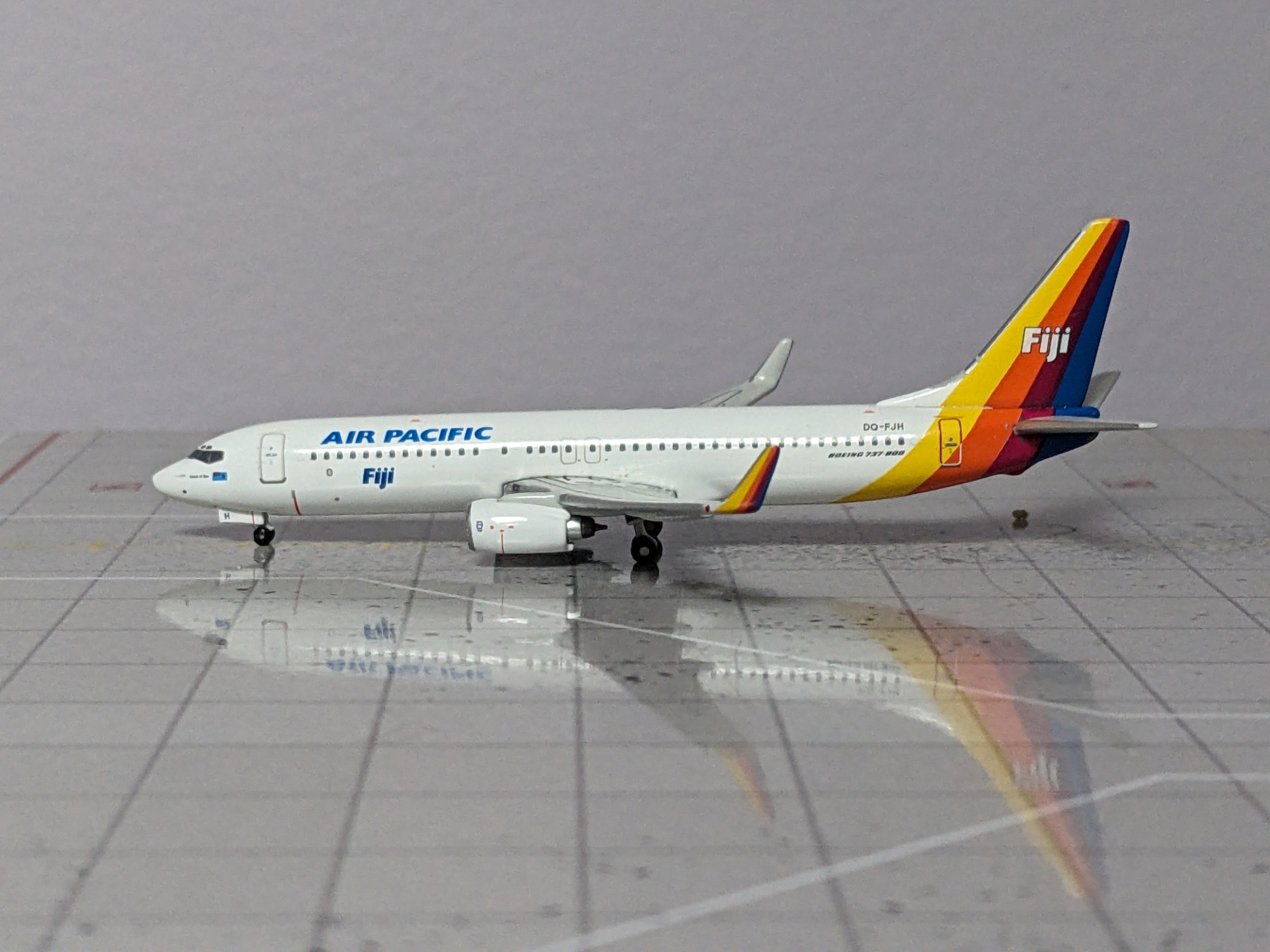 1:400 GEMINI AIR PACIFIC B737-800 DQ-FJH