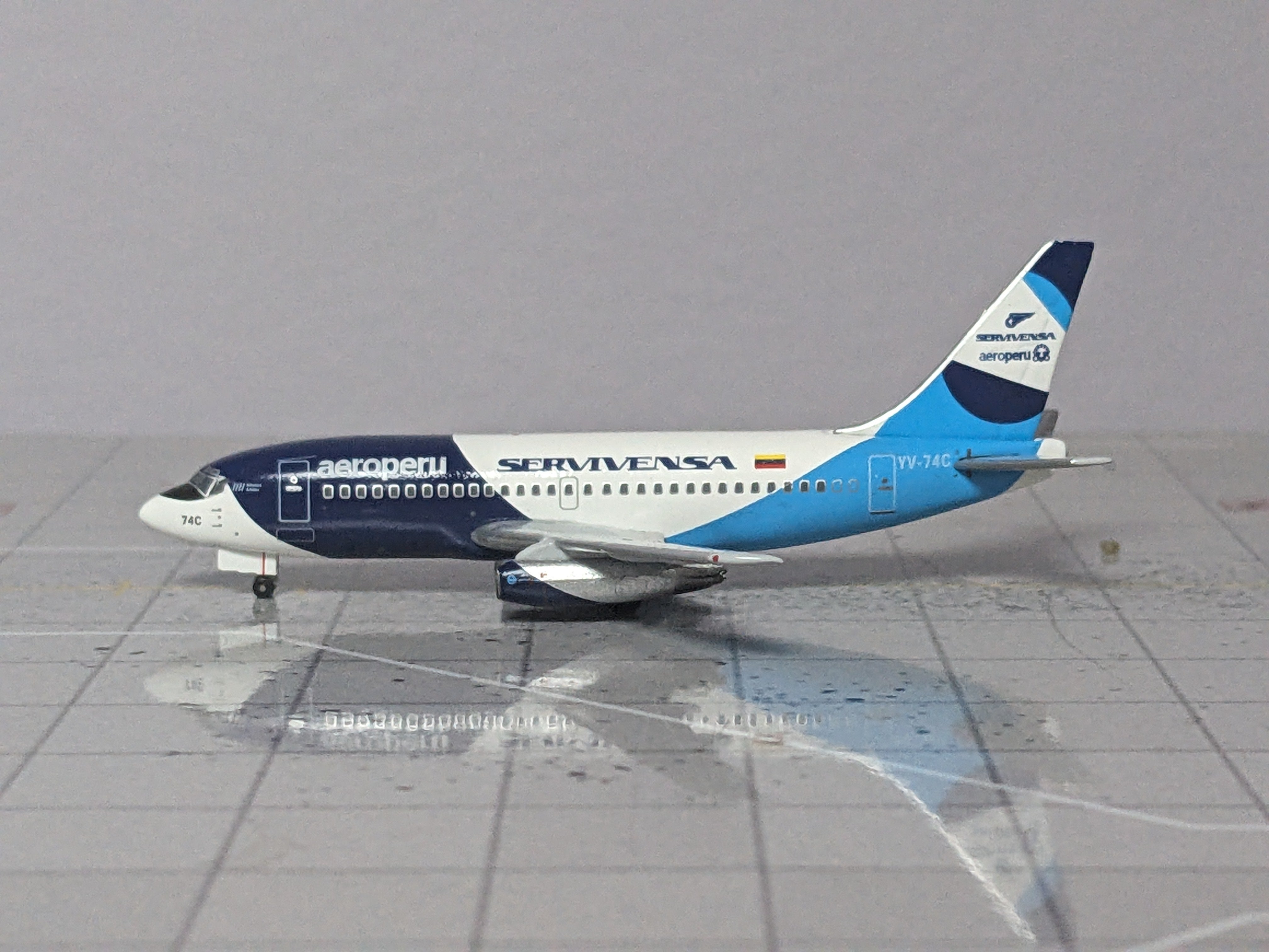 1:400 AEROCLASSICS SERVIENSA B737-200 YV-74C
