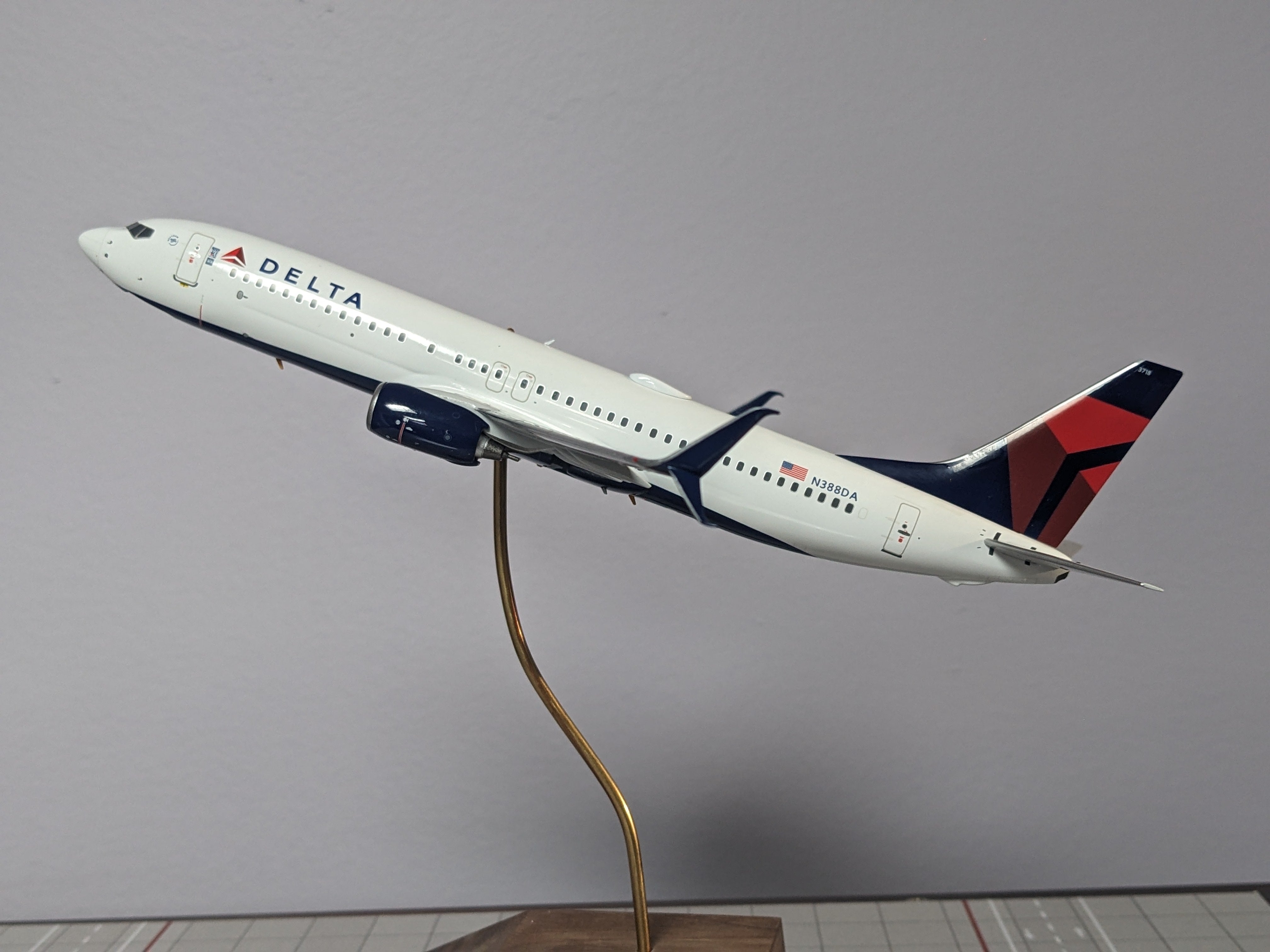 1:200 NG DELTA B737-800 N388DA