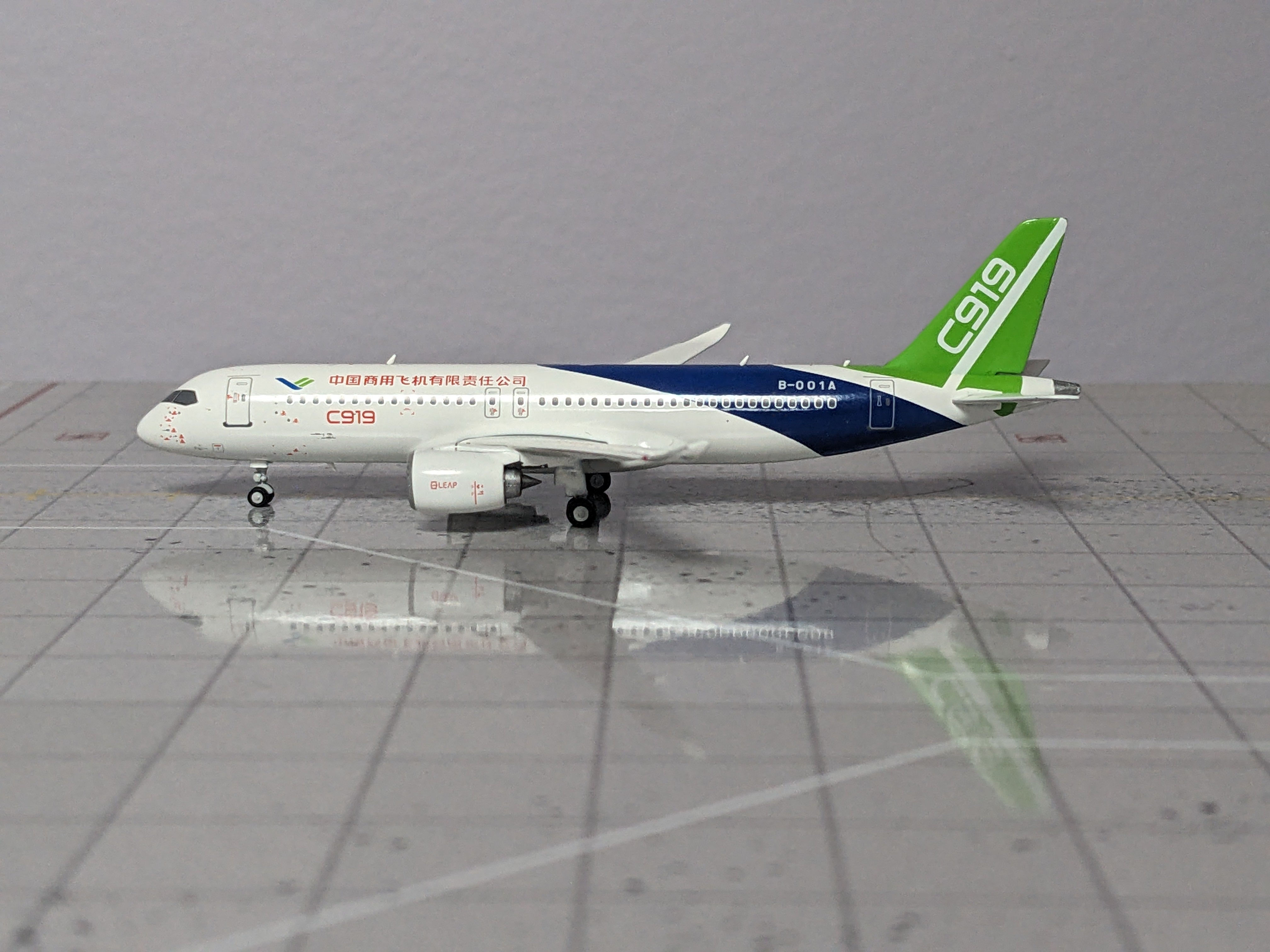 1:400 SKYWINGS COMAC C919 B-001A