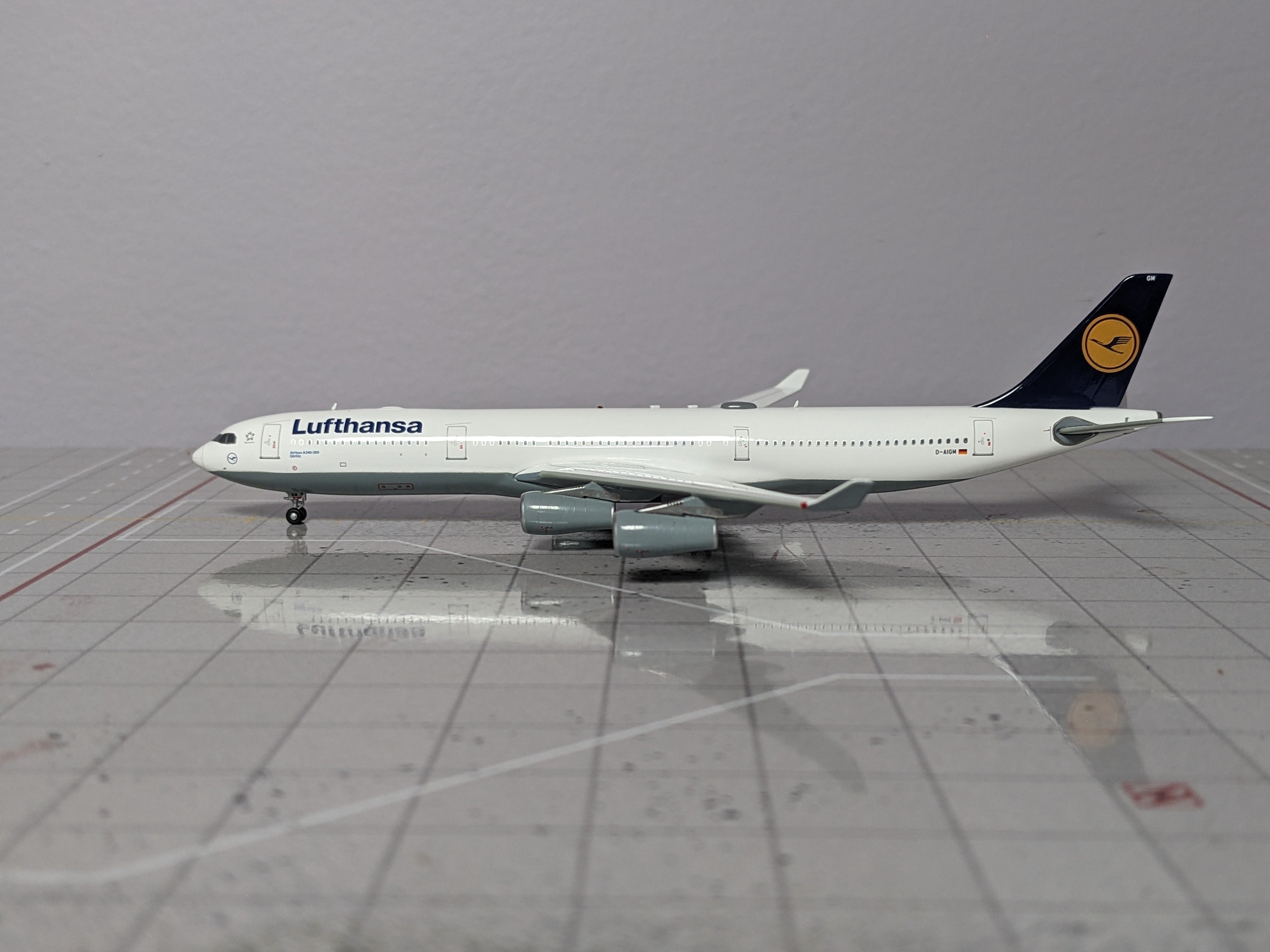 1:400 AV400 LUFTHANSA A340-300 D-AIGM