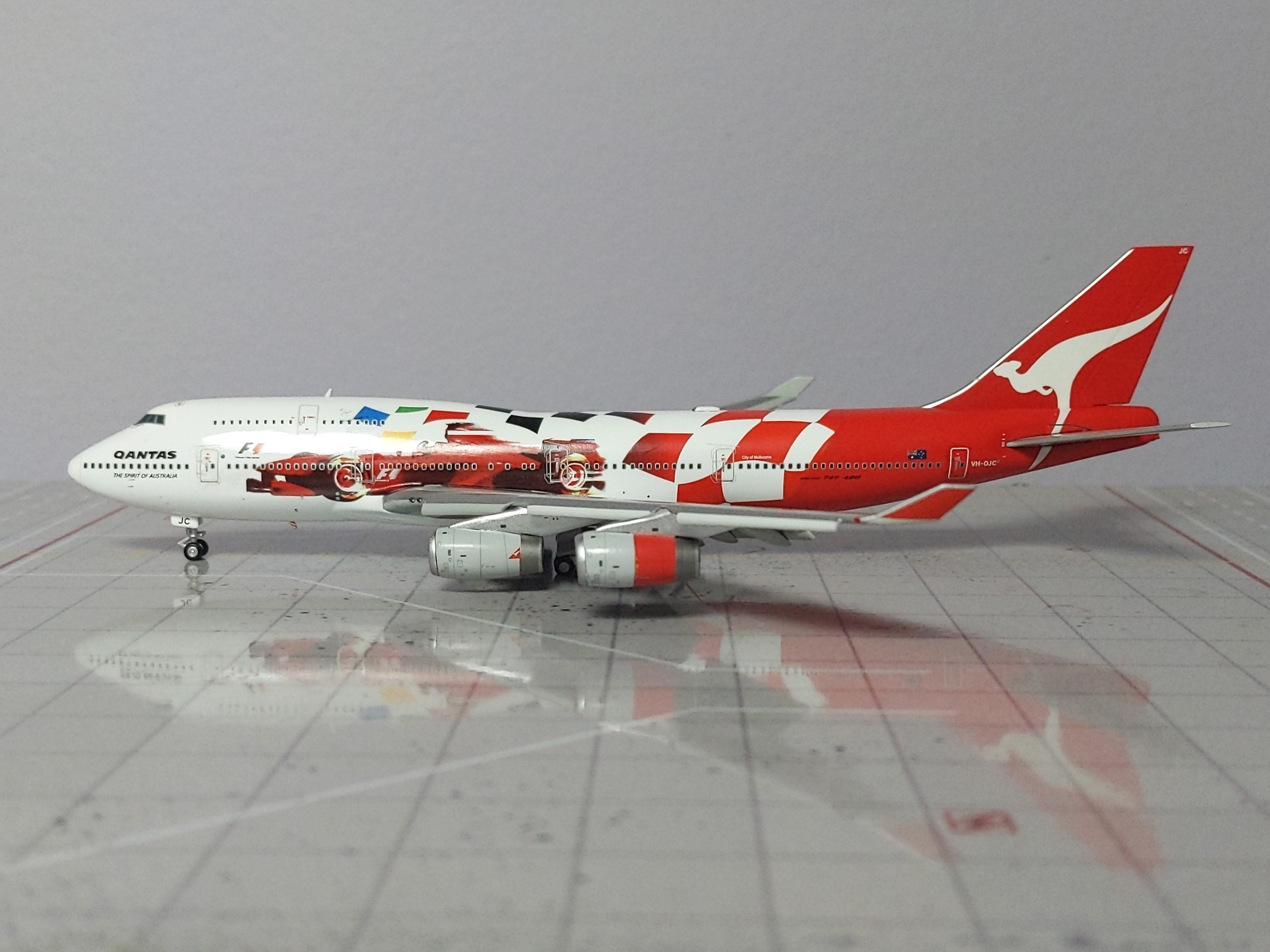 1:400 HX QANTAS B747-400 FORMULA ONE