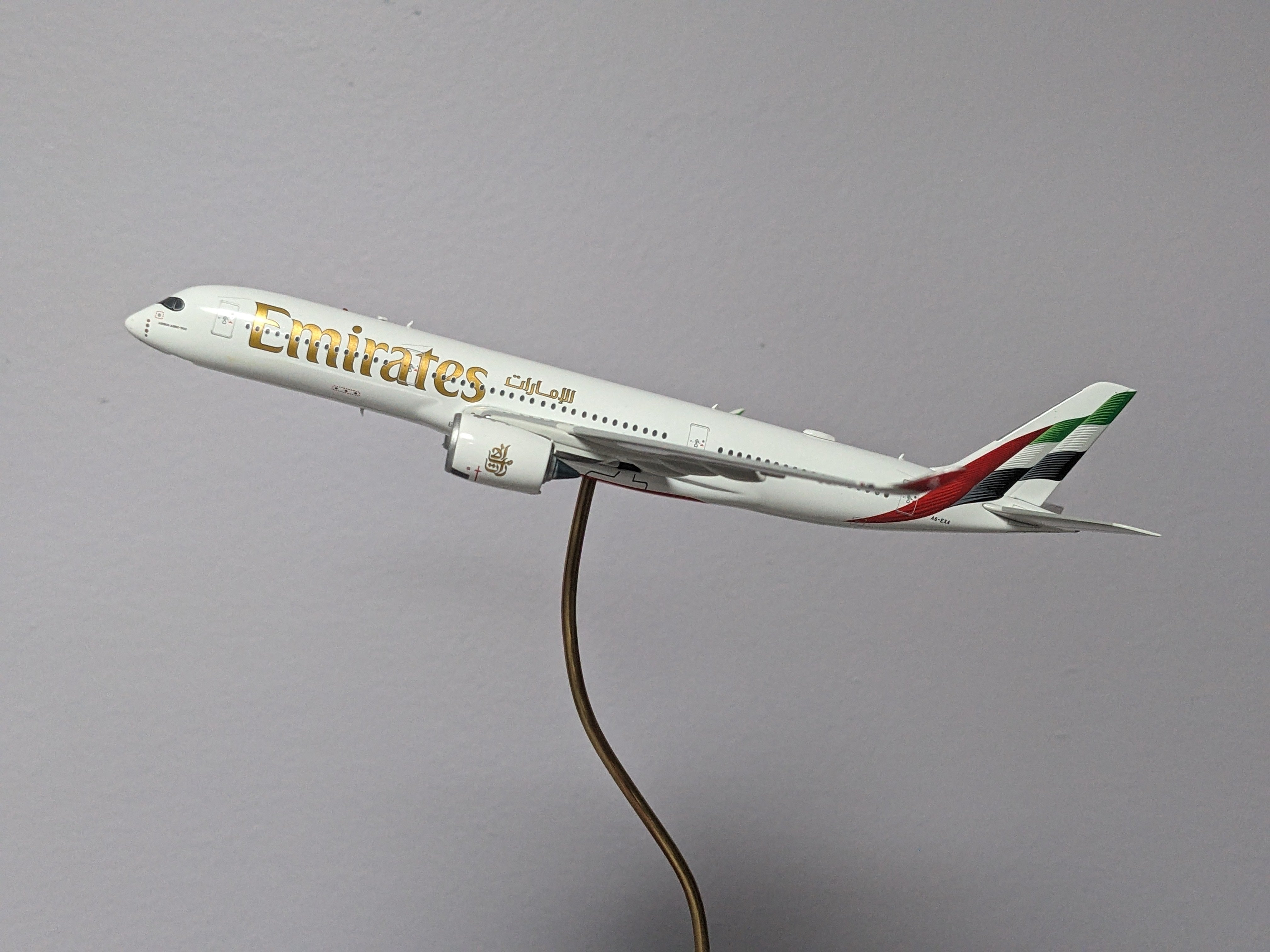 1:400 AV400 EMIRATES A350-900 A6-EXA