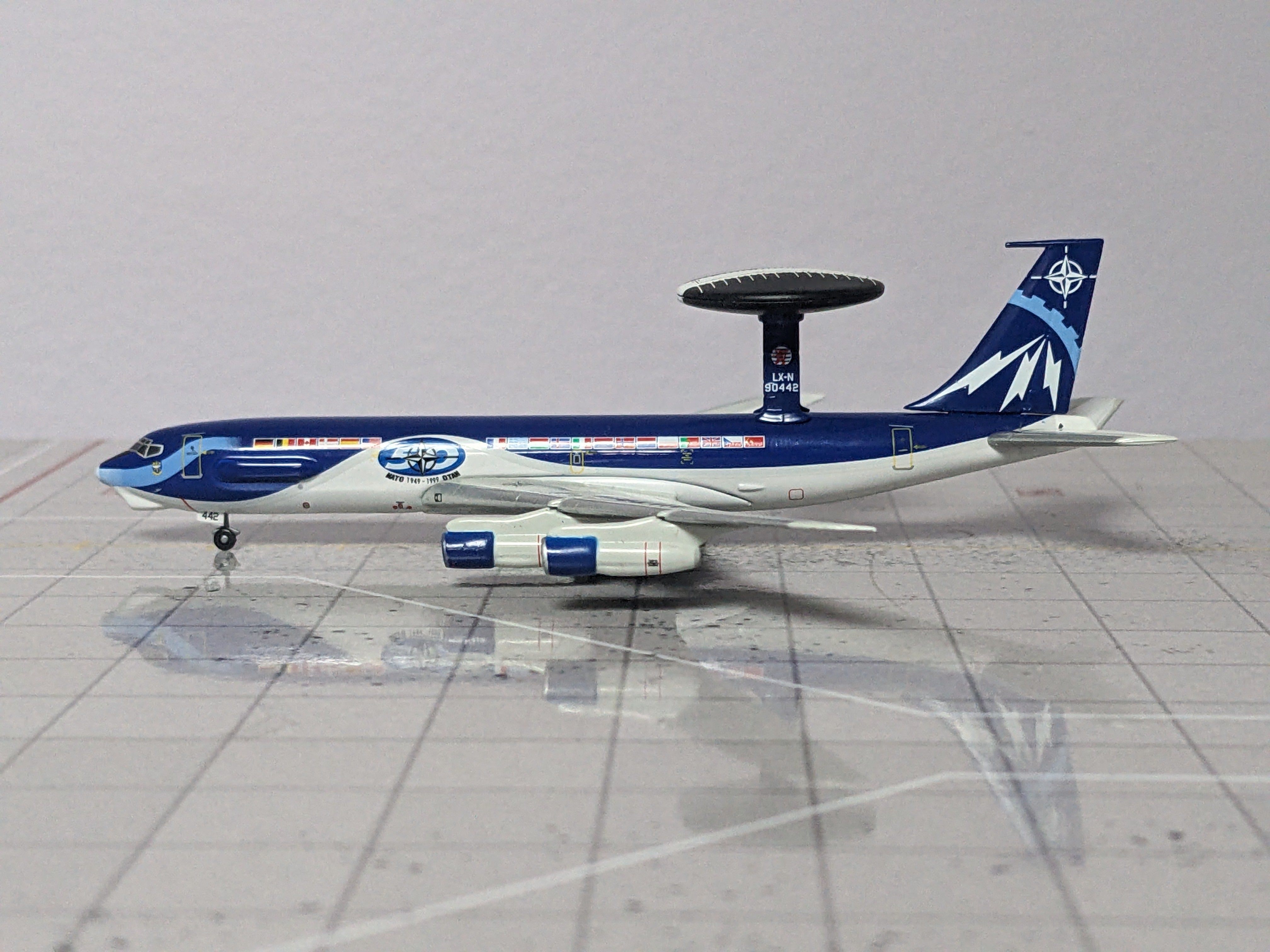 1:400 DRAGON NATO AWACS E-3A SENTRY