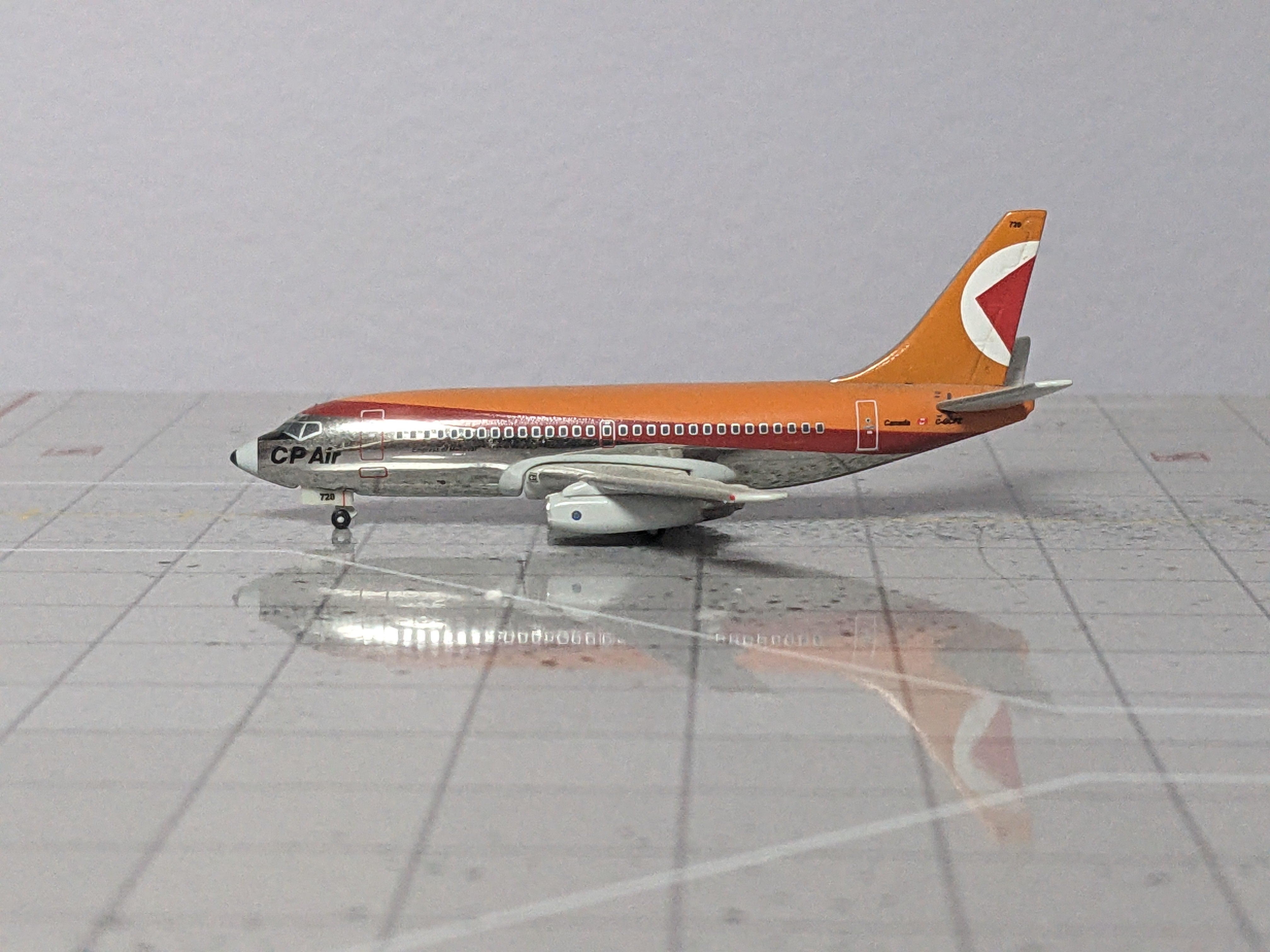 1:400 AEROCLASSICS CP AIR B737-200 C-GCPZ