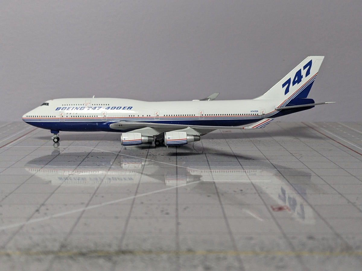 HX MODEL 1:400 BOEING HOUSE B747-400ER N747ER