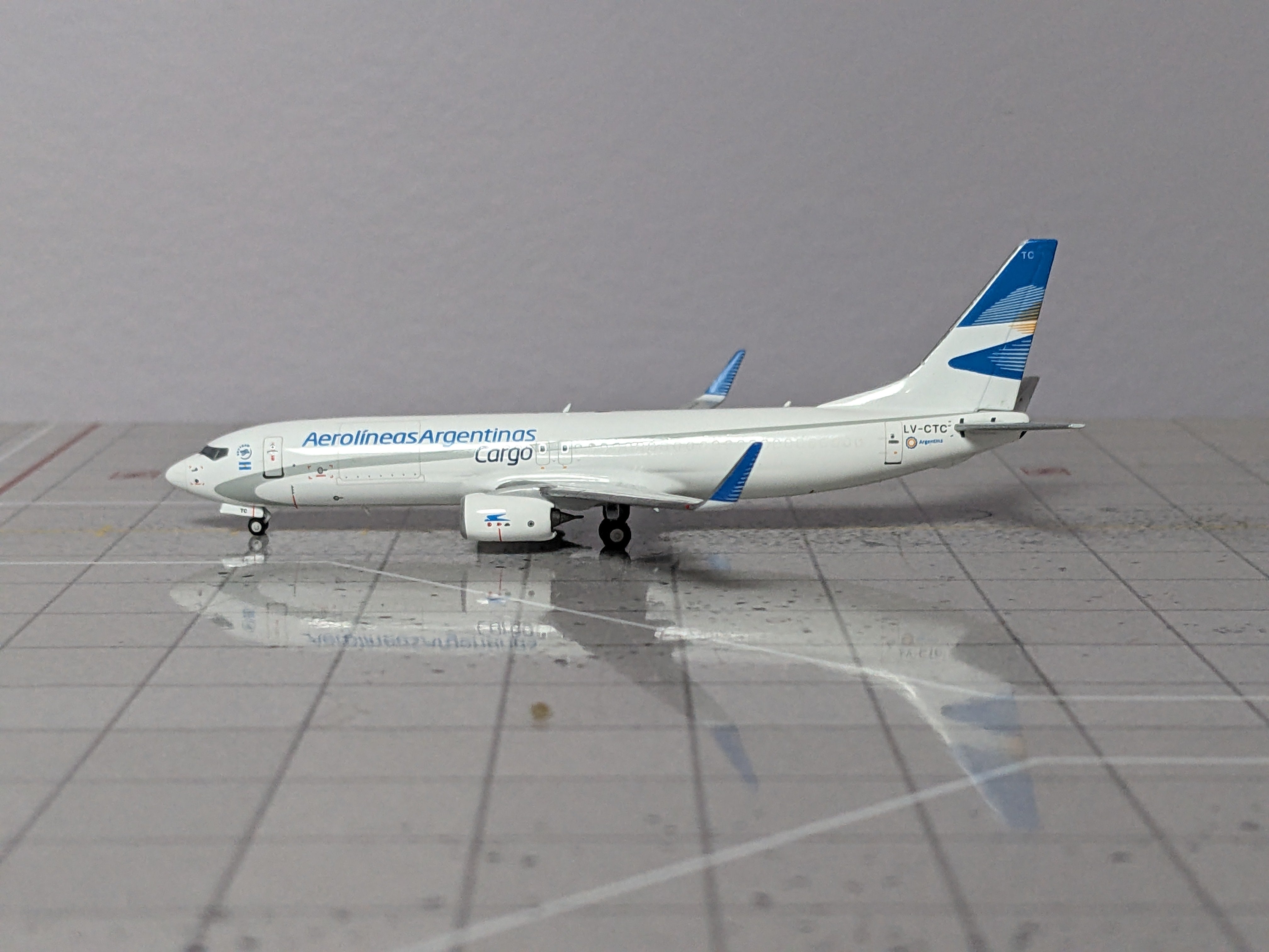 1:400 NG AEROLINEAS ARGENTINAS CARGO B737-800 LV-CTC